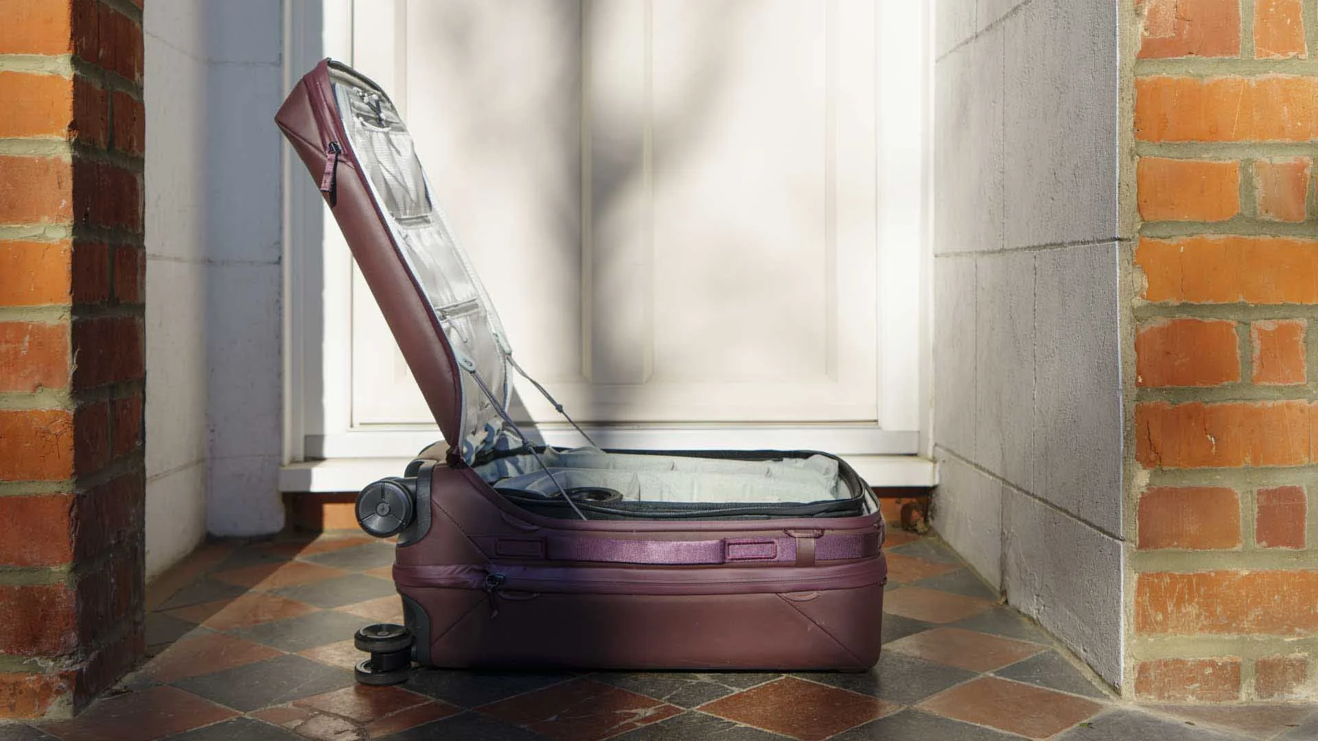  The Drawbridge design in action. The lip has azippered compartment for dirty closed and several organisation pockets towards the inside of teh case. 