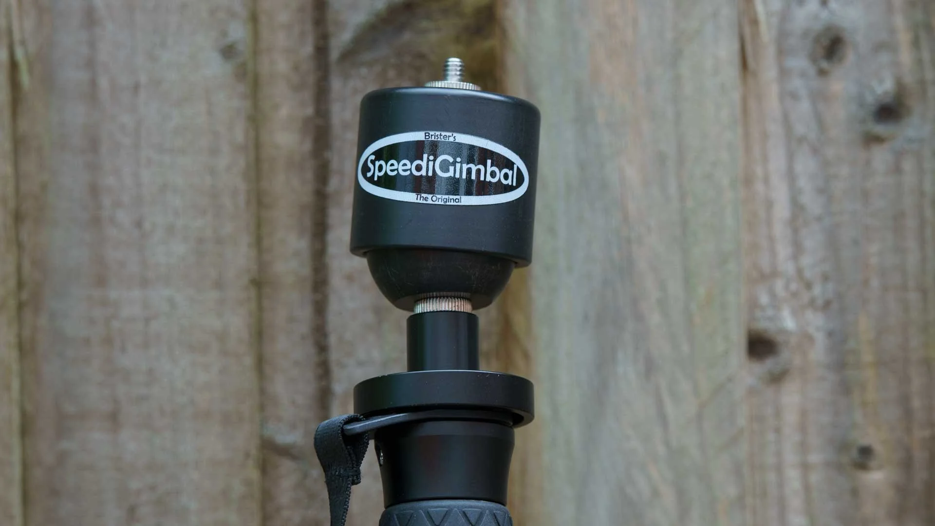  The cup of the SpeediGimbal fits over the ball and can be swivelled and tilted around. 