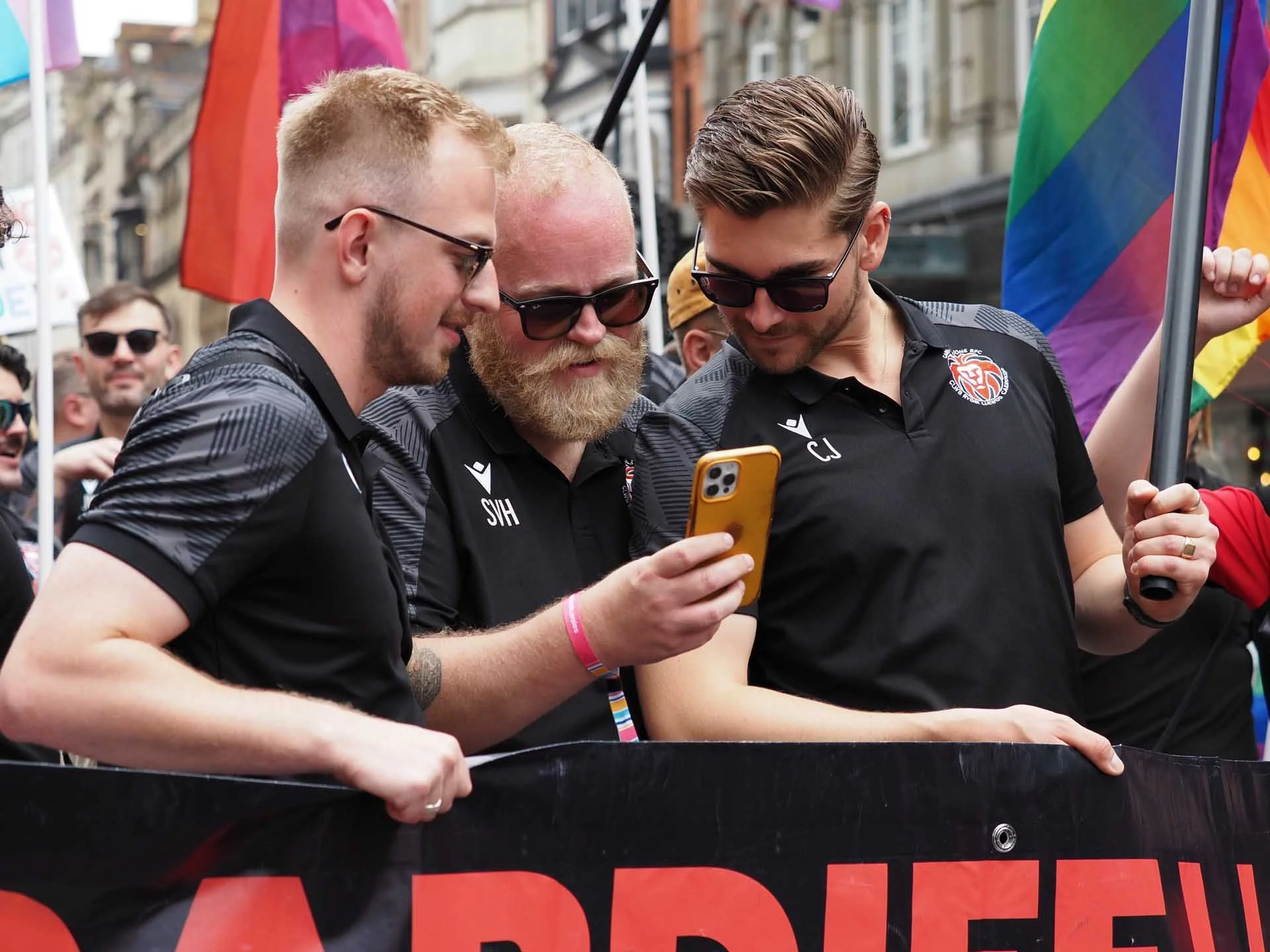  Despite dark shirts and glasses dominating this scene, the OM-5 II has handled the exposure very well here. 