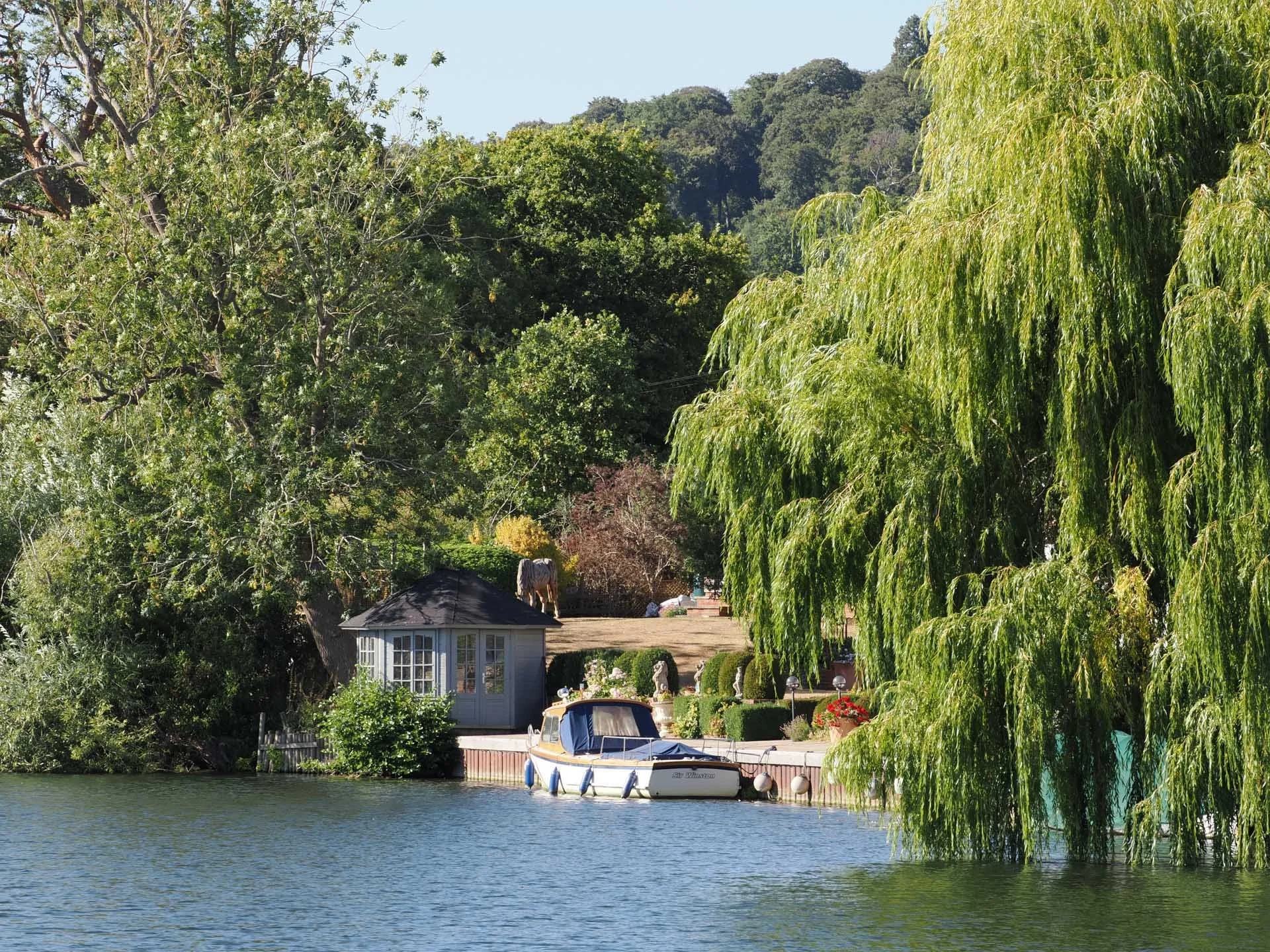  The same scene as the previous shot taken from the same location, but zoomed in to almost 100mm. Image credit: Angela Nicholson. Camera: OM System OM-1 Mark II, Lens: OM System M.Zuiko ED 50-200mm F2.8 IS Pro at 98mm, f/8, 1/200 sec and ISO 200.  