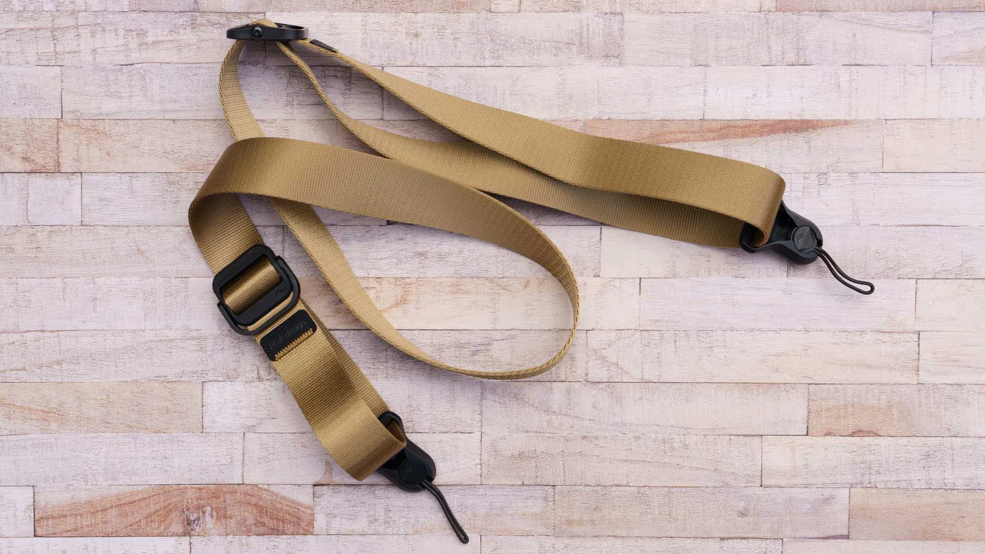  The Peak Design Slide Lite strap in the new ‘Coyote’ colour. 