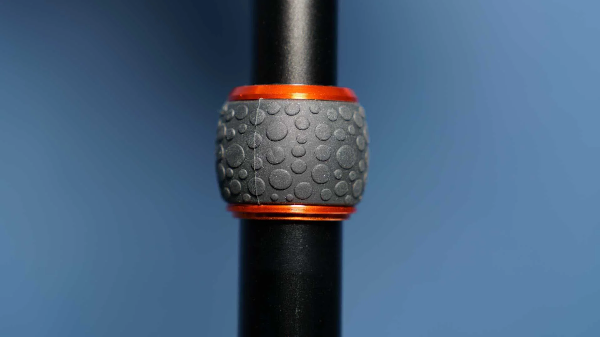  The main pole on the 3 Legged Thing Camera Desk Mount System has two chunky locks that are easy to loosen and tightened as required. 