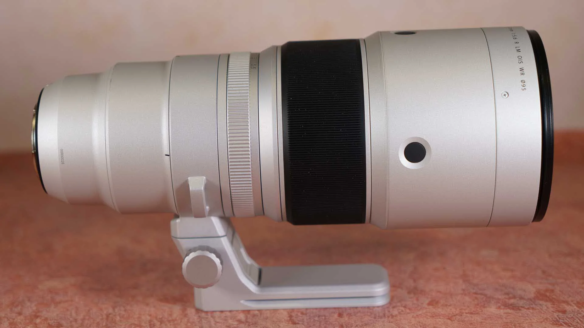  The buttons on the Fujifilm XF 500mm F5.6 R LM OIS WR are positioned to be within convenient reach whether you're shooting in landscape or portrait orientation. 