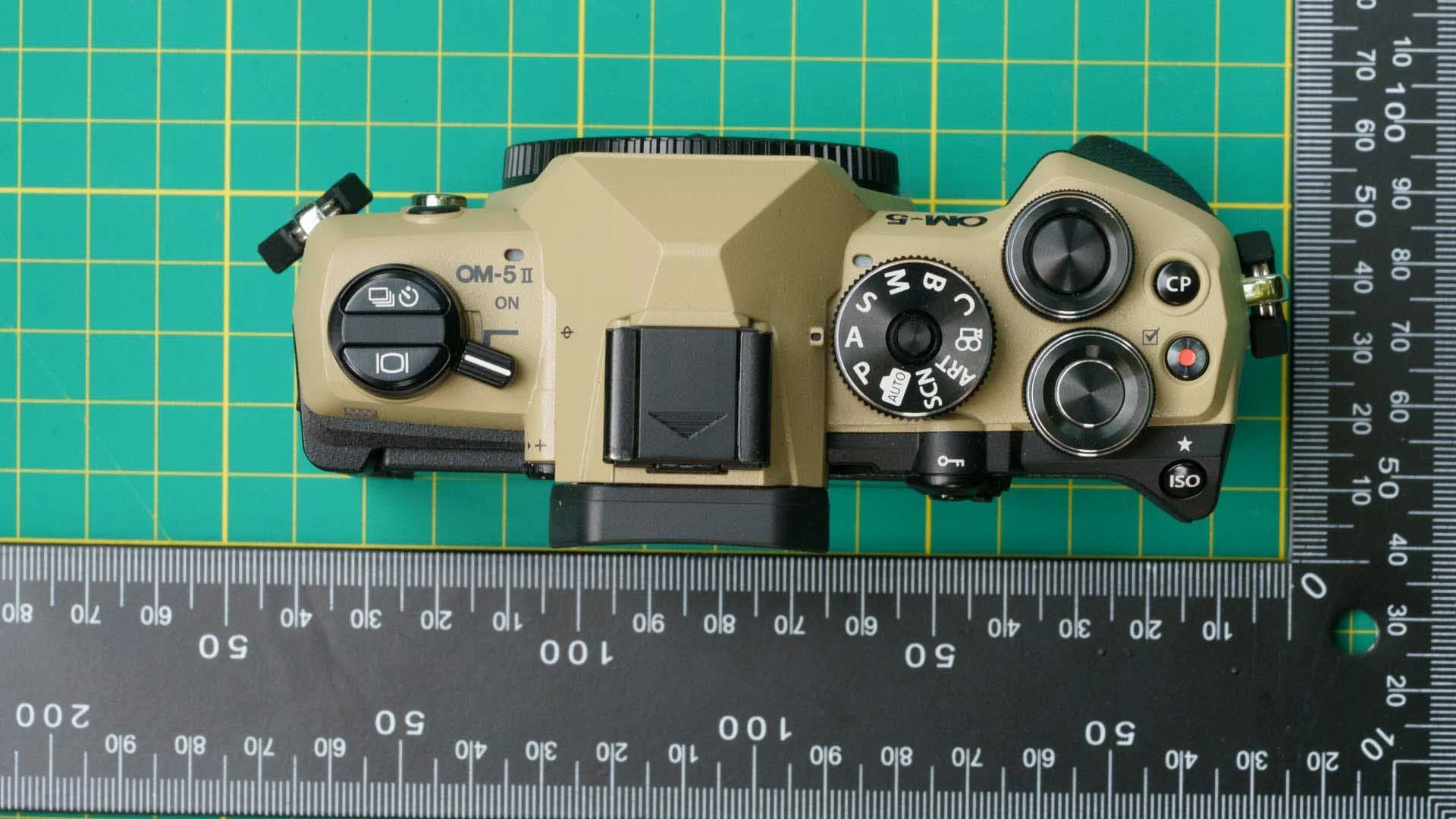  The controls on the top plate of the OM System OM-5 II are sensibly arranged and easy to operate. 