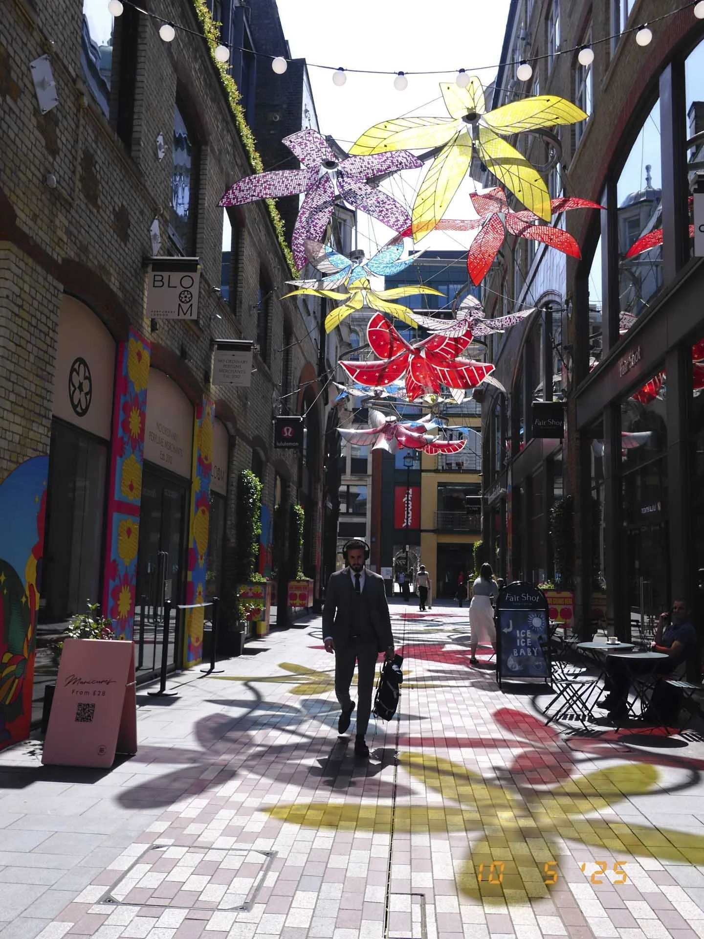  The Fujifilm X half’s subject detection system was quick to spot the man in the frame here. 