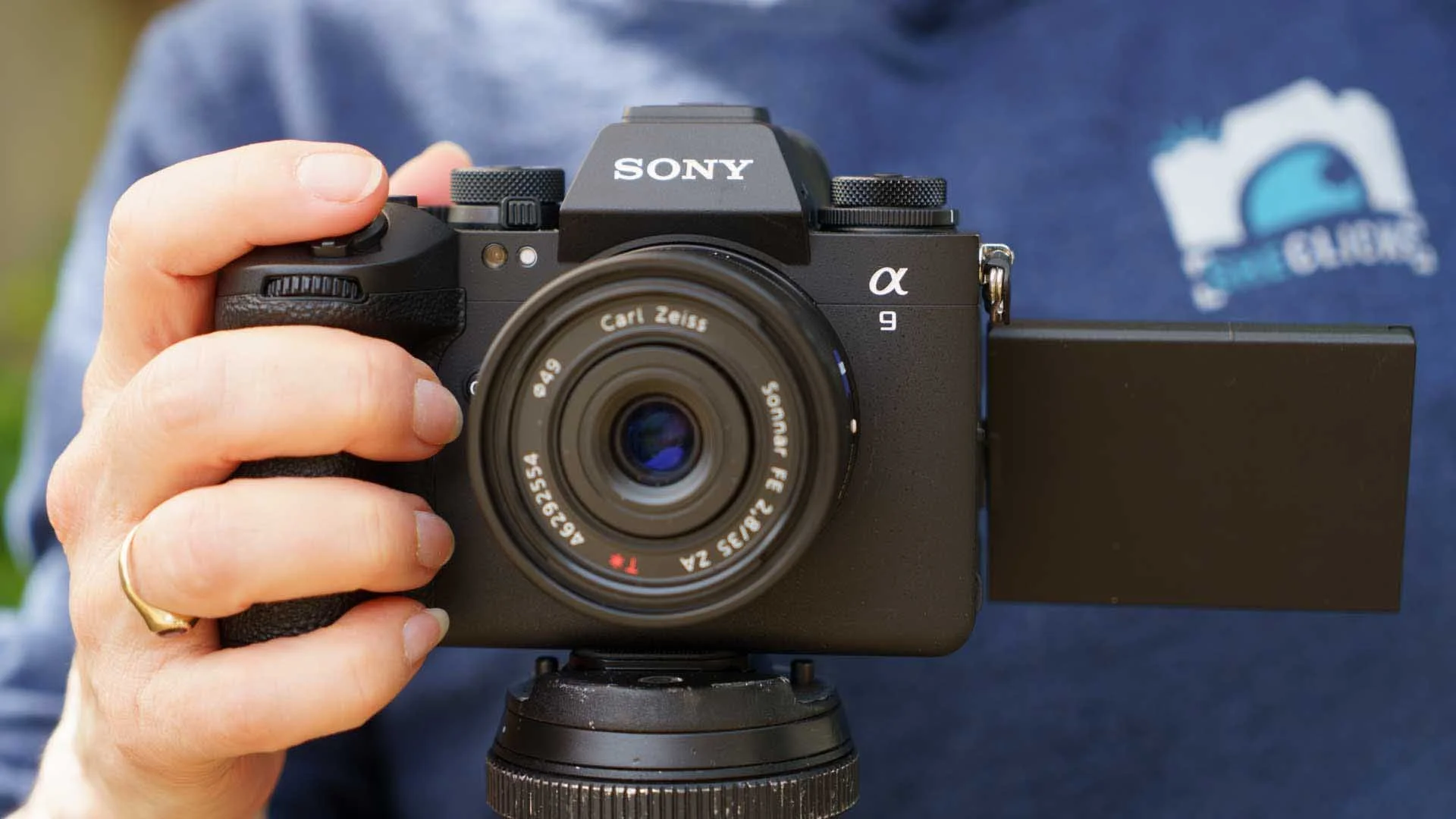 The Sony A9 III's can be tilted up when it's behind the camera, or flipped out to the side ready to face forwards if you need.