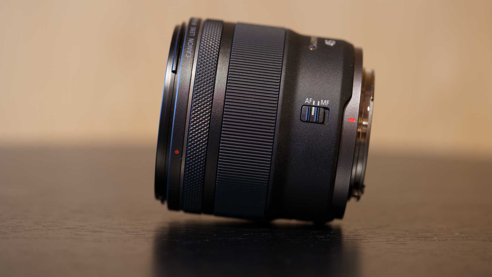 A side view of the Canon RF 45mm F1.2 STM showing the AF/MF switch and lens rings. The narrow knurled ring is the customisable control ring while the ridge ring is for manual focusing.