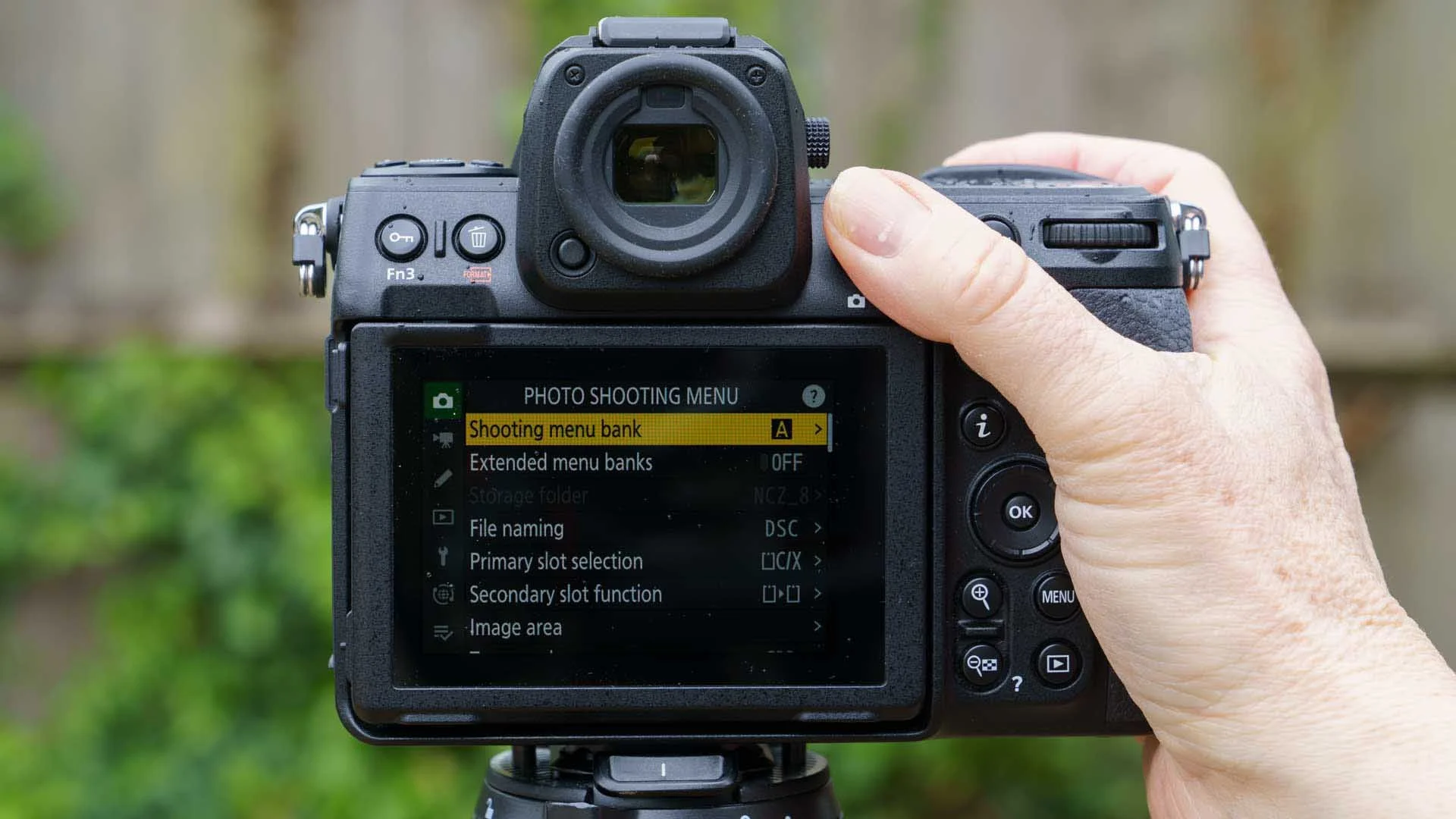  The Nikon Z8 feels very comfortable in my hand, it’s not too big yet the controls aren’t fiddly. 