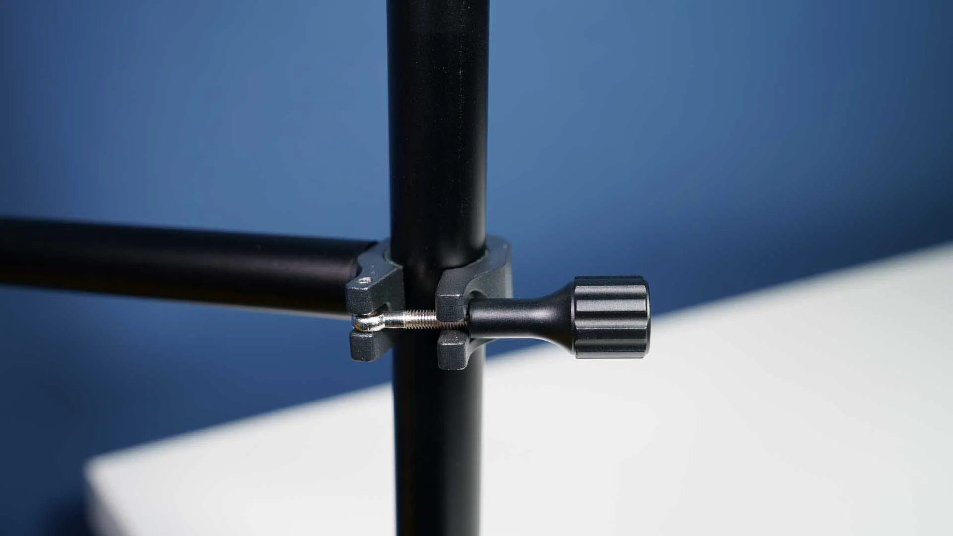  The side arm clamp locks firmly onto either of the bottom two sections of the main pole. It can also be attached to some tripod legs. 