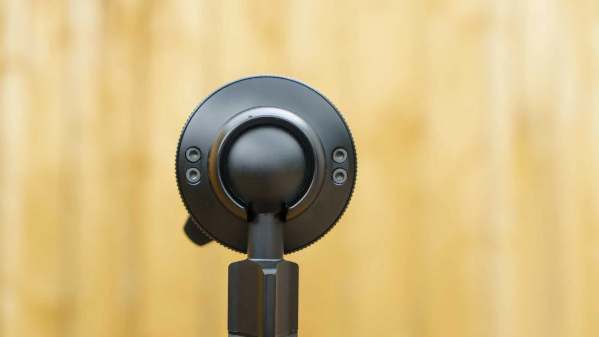  The Peak Design Pro Tripod Head has a slot to enable shooting in upright/portrait orientation. 