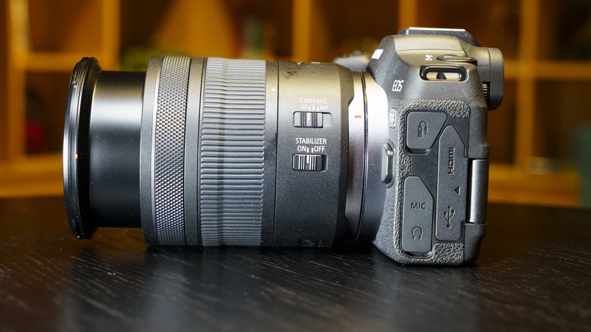  The Canon RF 16-28mm F2.8 IS STM at its longest length (at the 16mm end) and mounted on the Canon EOS R8 