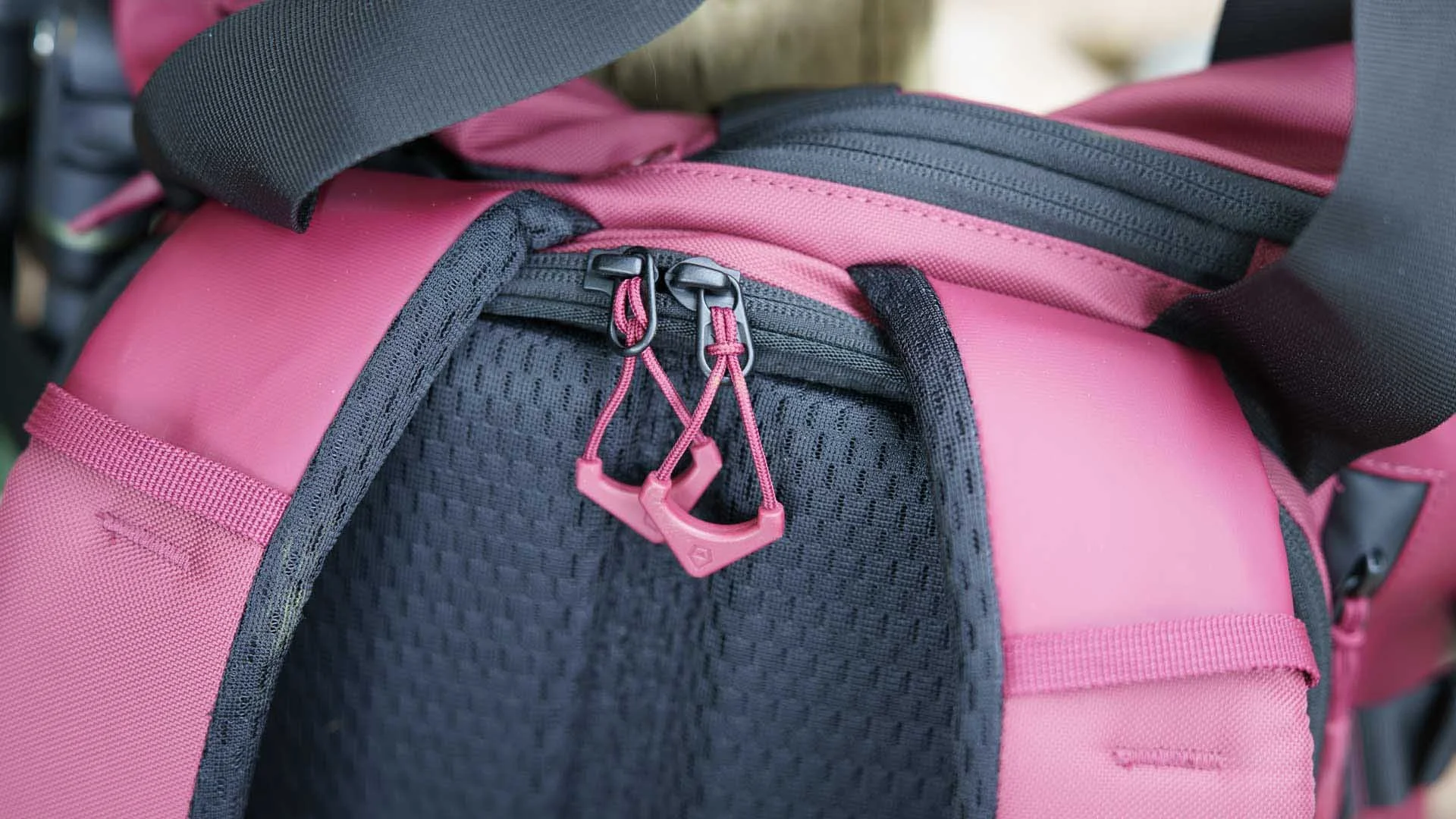  The main zip pulls are wide and easy to use - it’s nice they match the bag too. 