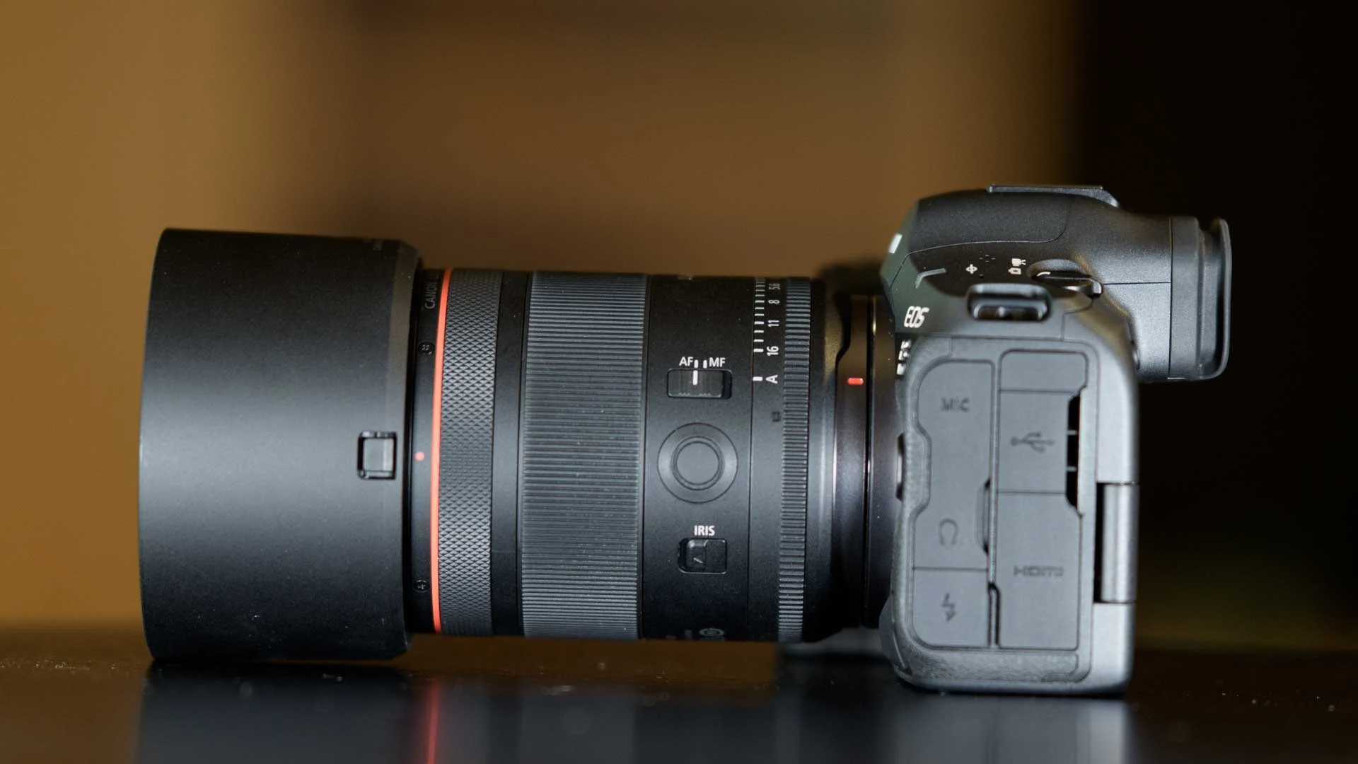 The Canon RF 85mm F1.4L VCM on the Canon EOS R5 Mark II show is AF/MF switch, customisable button and Iris lock switch.