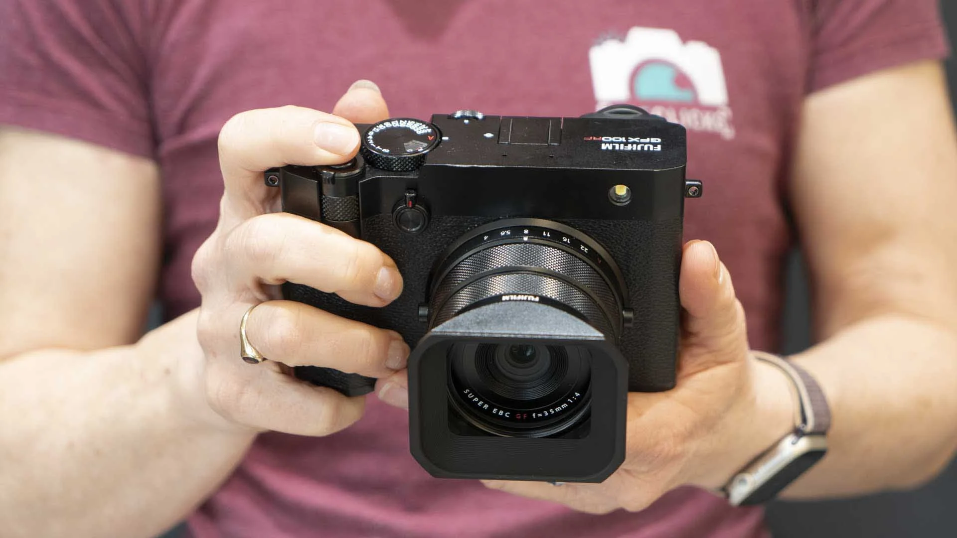 The Fujifilm GFX100RF has traditional exposure controls including an aperture ring on the lens and dials to set the shutter speed and ISO. As with other Fujifilm camera with a similar arrangement, the camera cn be set to shoot in manual, aperture priority, shutter priority and program exposure mode.