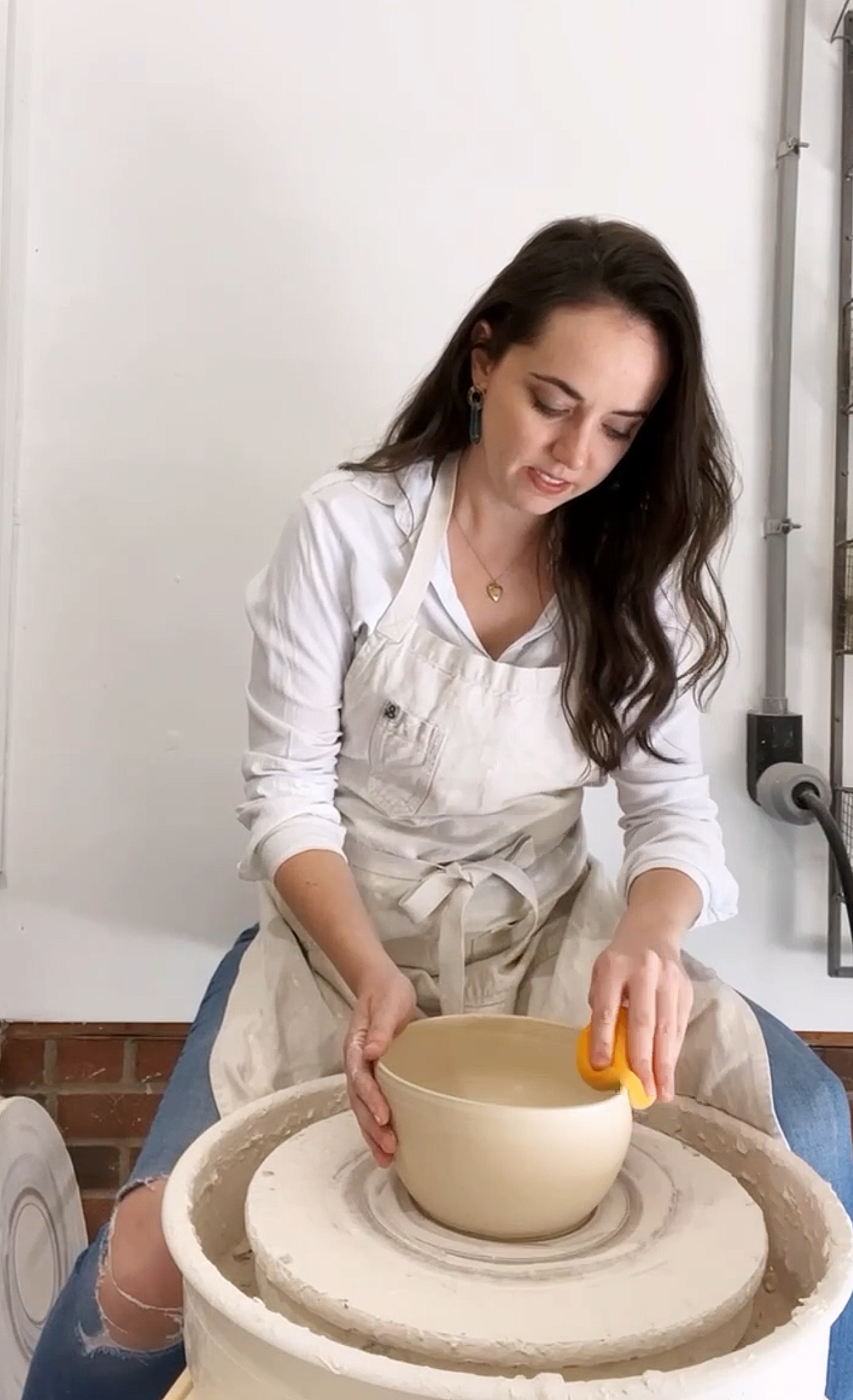 Lindsay+Emery+throwing+porcelain+bowl.png