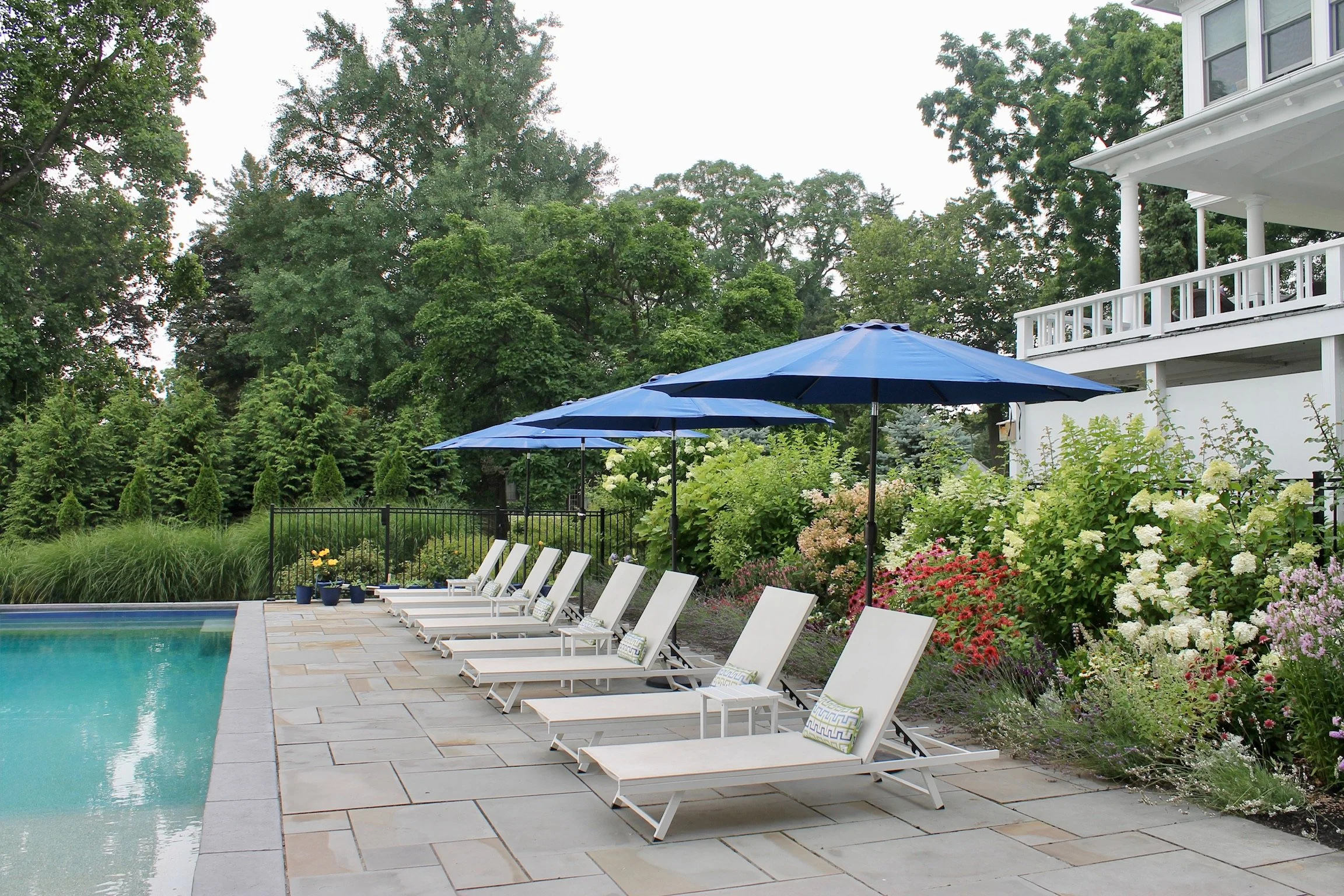 Poolside Lounge