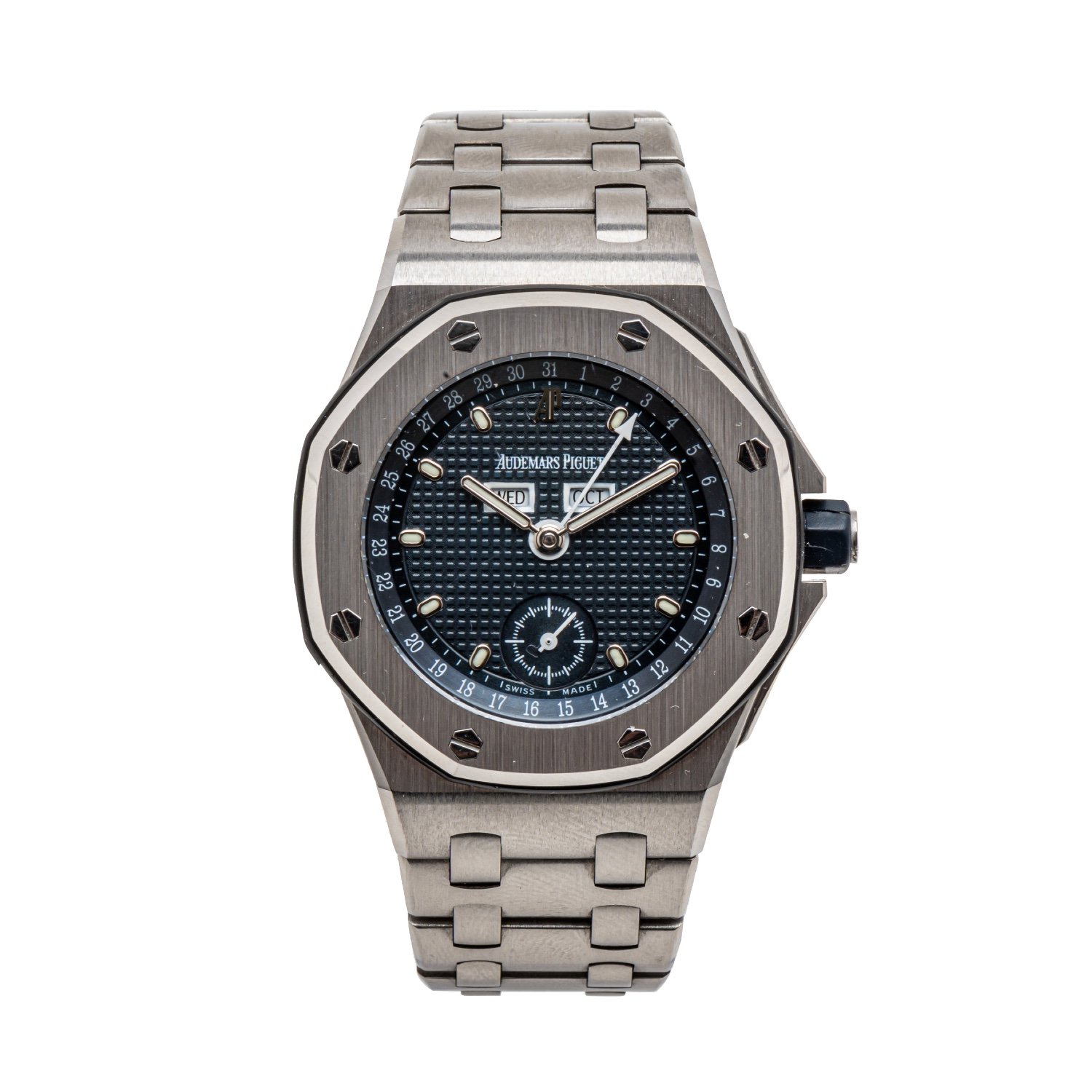 Circa 1995 Audemars Piguet, Ref. 25808ST, Royal Oak Offshore Triple Date wristwatch, stainless steel with an octagonal bezel and triple-date complication (est. CA$35,000-$40,000).