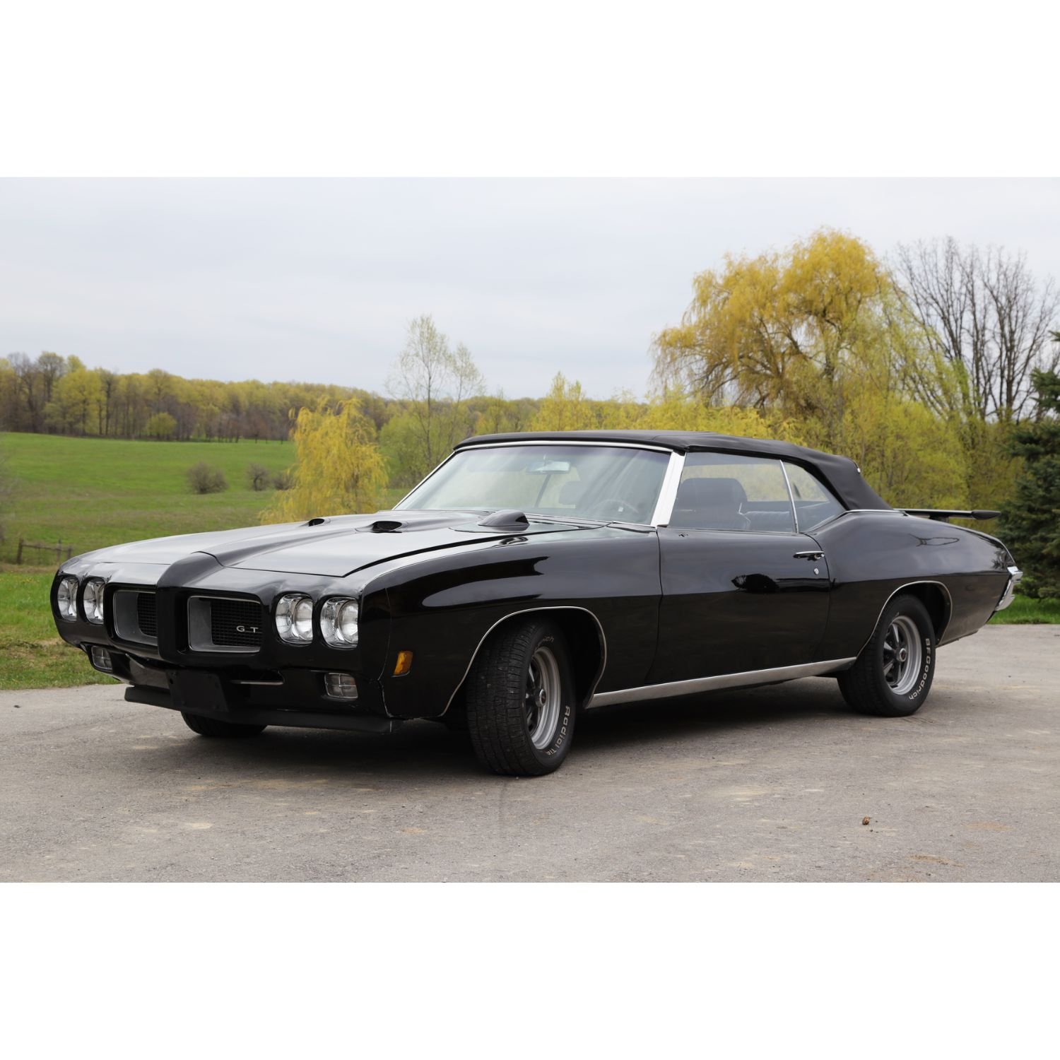 1970 Pontiac GTO Convertible, featuring the coveted 455 High Output V8, four-speed manual transmission and convertible body style. Estimate: CA$120,000-$150,000.