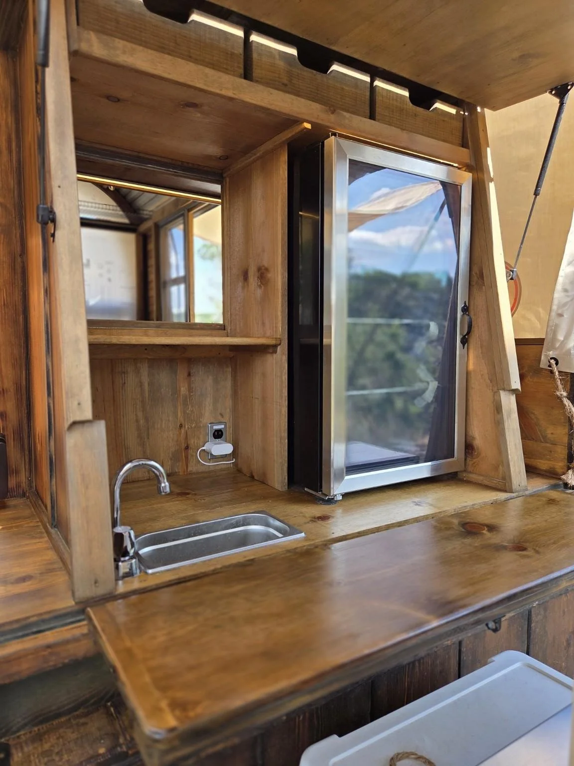 04-service-window.jpg