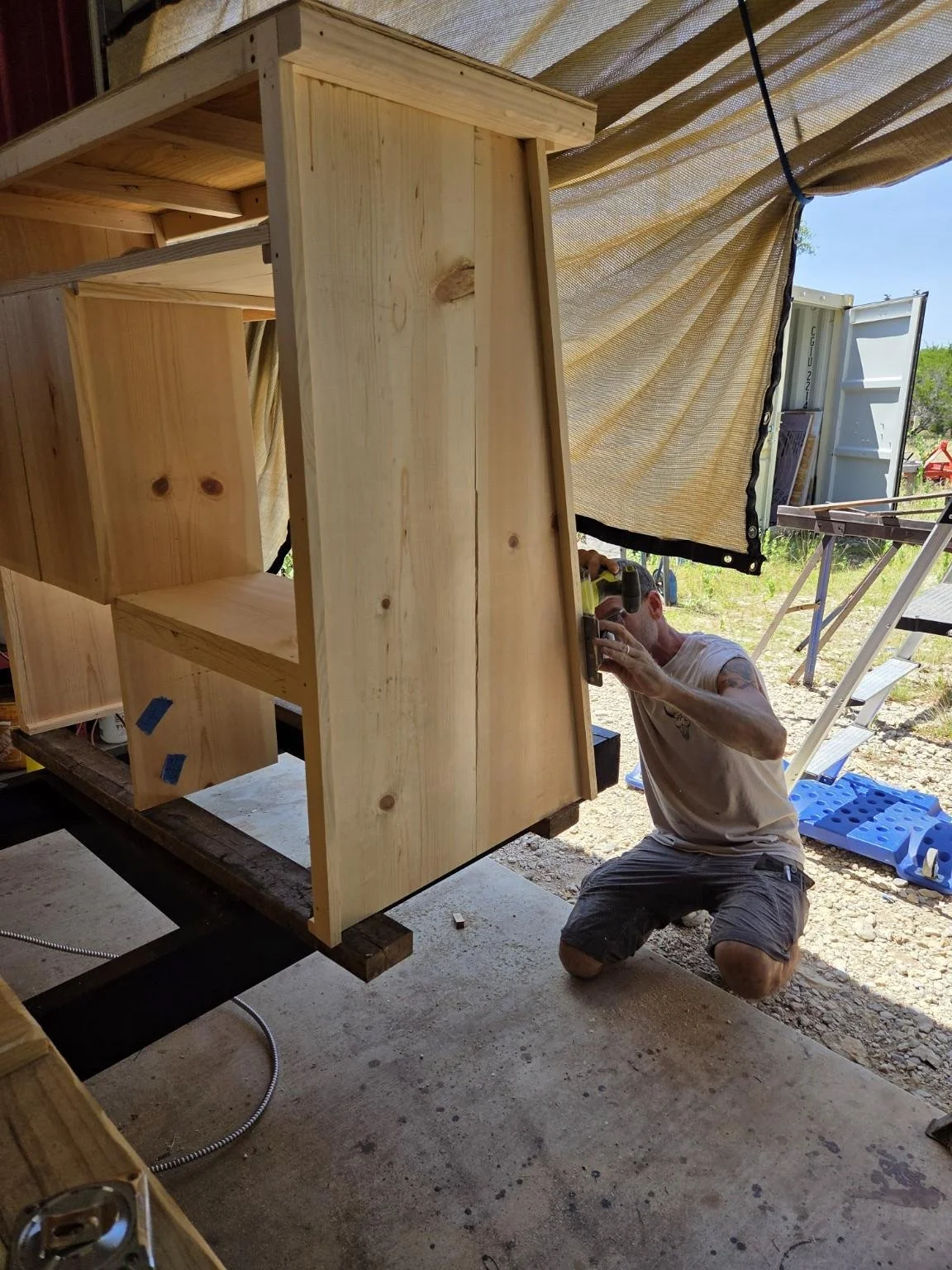 04-cabinet-install.jpg