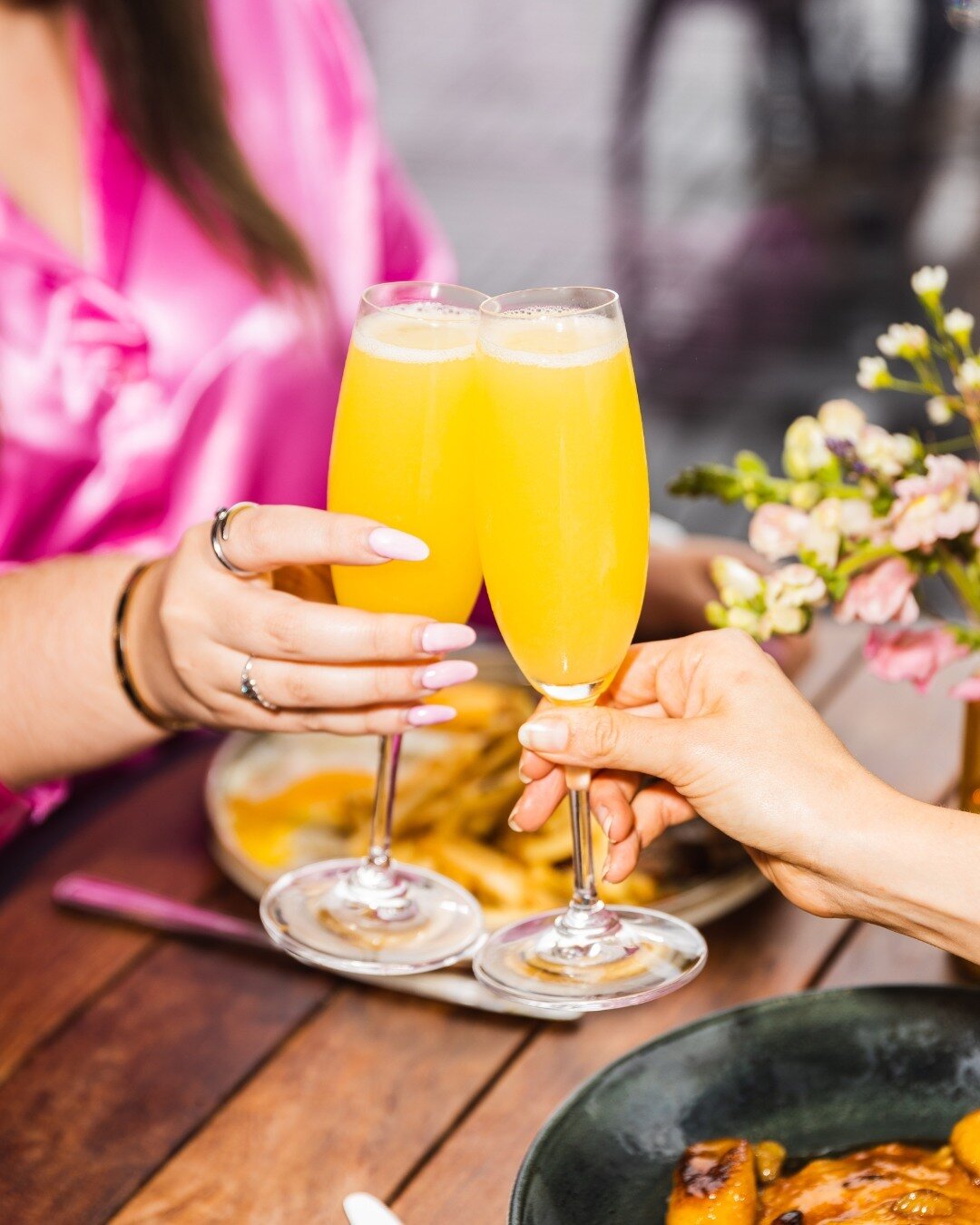 Raise a glass to the weekend with brunch at 9 Mile Station! Secure your spot now and enjoy an unforgettable meal, complete with stunning city views. Link in bio to reserve. 🥂✨