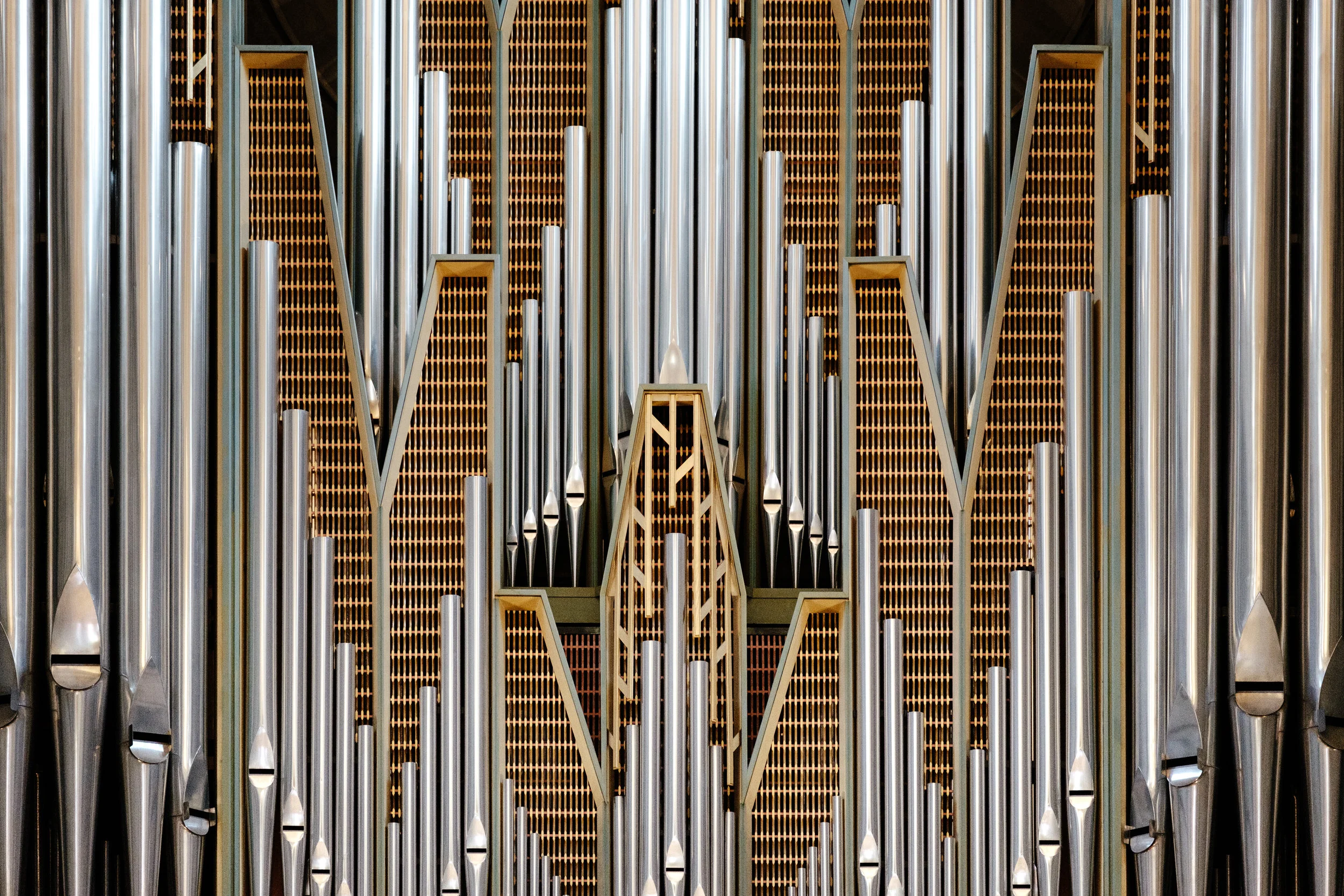 Playing Piano Versus Playing Organ