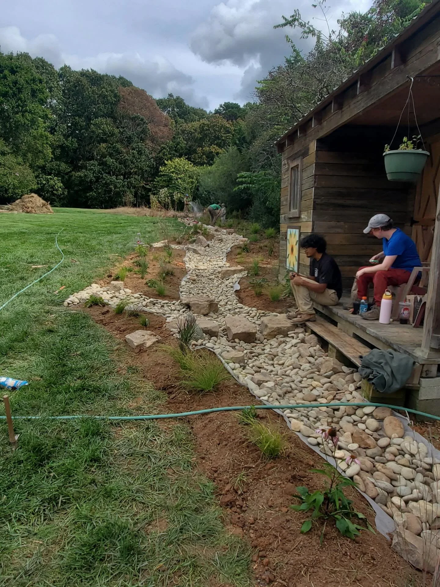 Our clients wanted to improve the management of water runoff naturally — so our talented garden team designed and installed this beautiful dry riverbed. 💧
🌱We planted it with native meadow species that, once established, will be helpful for