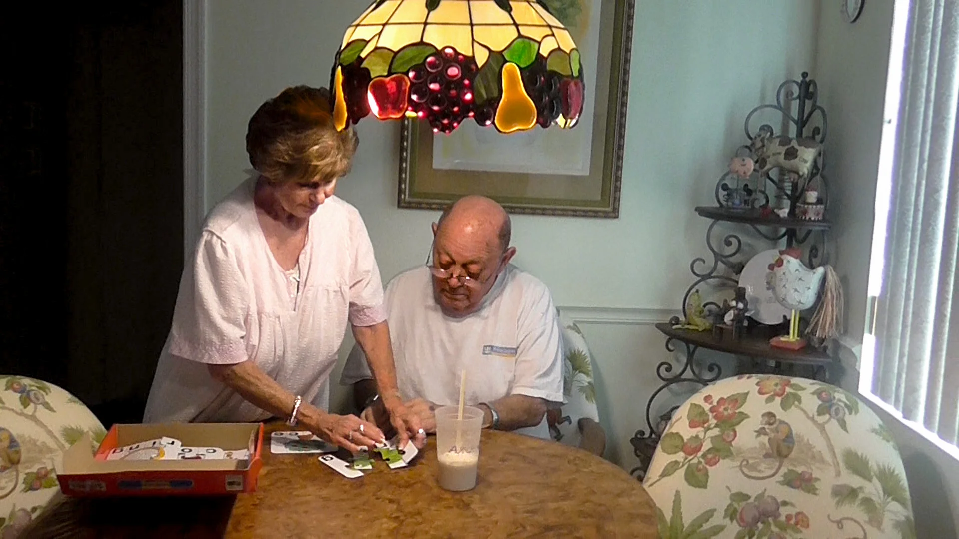 Photo 2 Marilyn_and_Shelly_tackling_a_puzzle.jpg