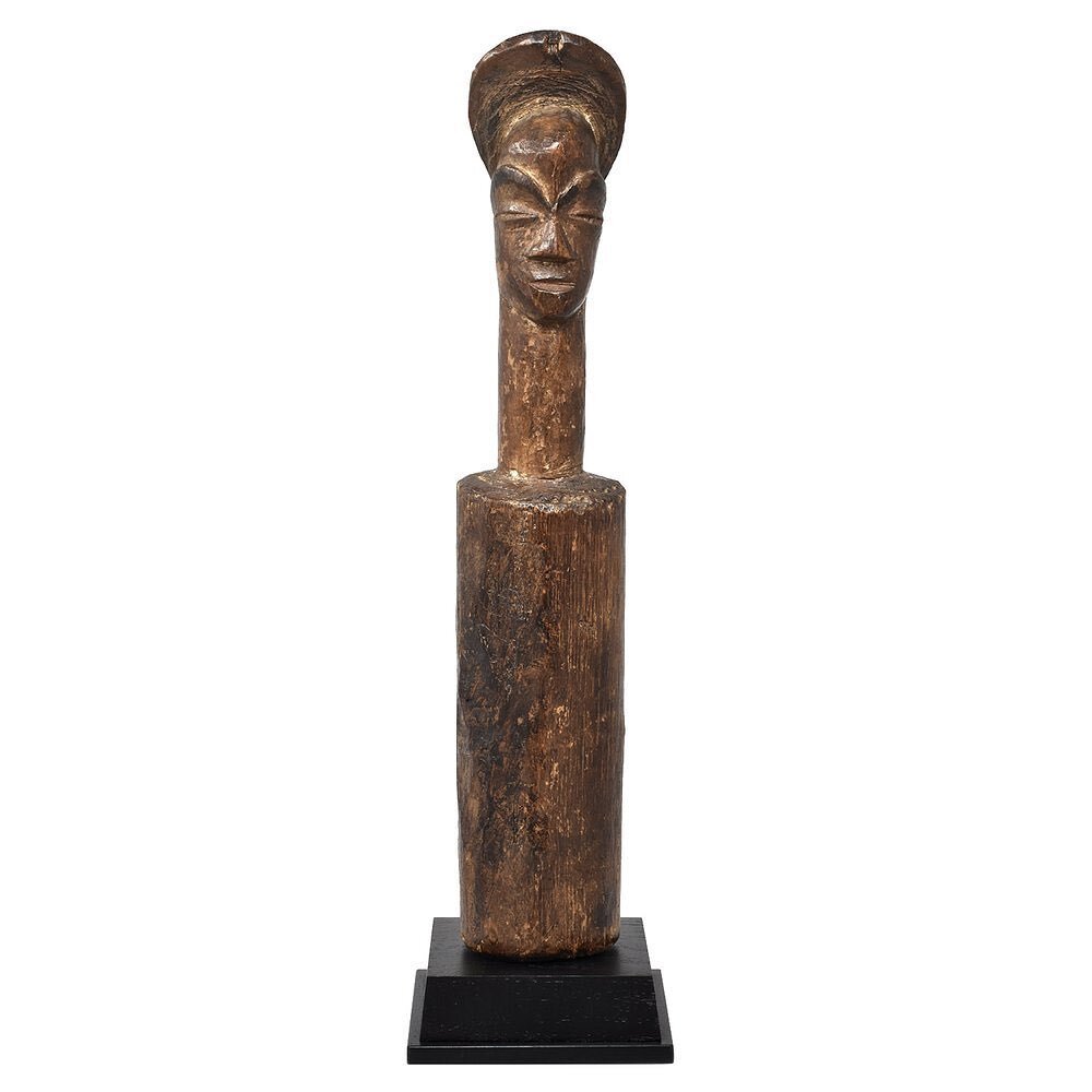 Sculptural Element with Head

Tsogho, Gabon

Wood, accumulation

Dimensions: 11.25 x 2 x 2 in. / 29 x 5 x 5 cm

Height on custom display stand: 12.25 in. / 31 cm

This sculptural object was most lilkely the head from a reliquary ensemble associated w