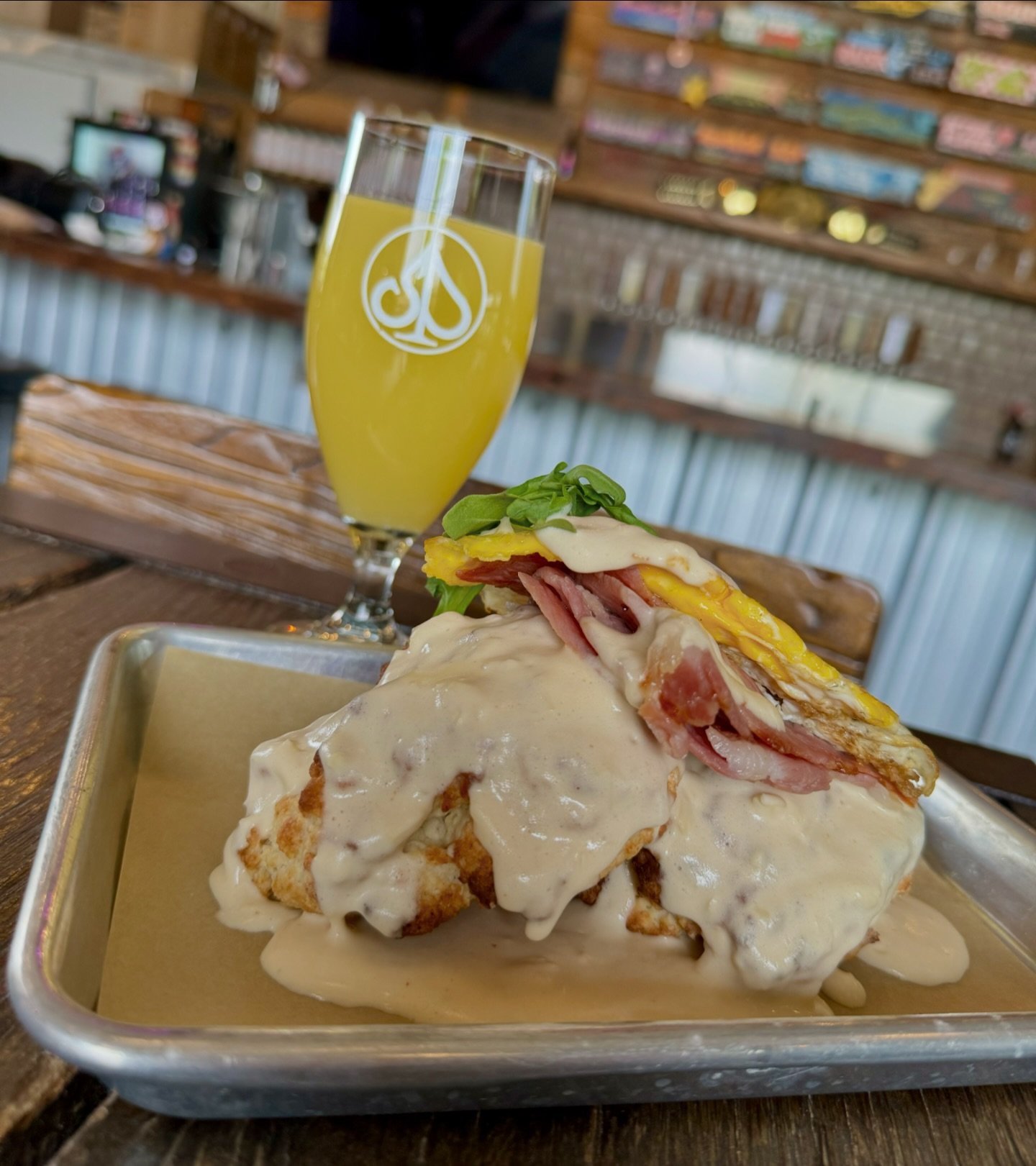 It&rsquo;s a brunch flex. Today - 11am-3pm. 

🍺 Taproom &amp; Patio 11am-7pm
🍳 @twistedeatstruck BRUNCH: 11am-3pm
🍔 REG MENU: 3:30-6pm
🥂 Mims &amp; Mimosa Flights ALL DAY

📸: Beer Cheese &amp; Biscuits - Drop Biscuits smothered with Beer Cheese,