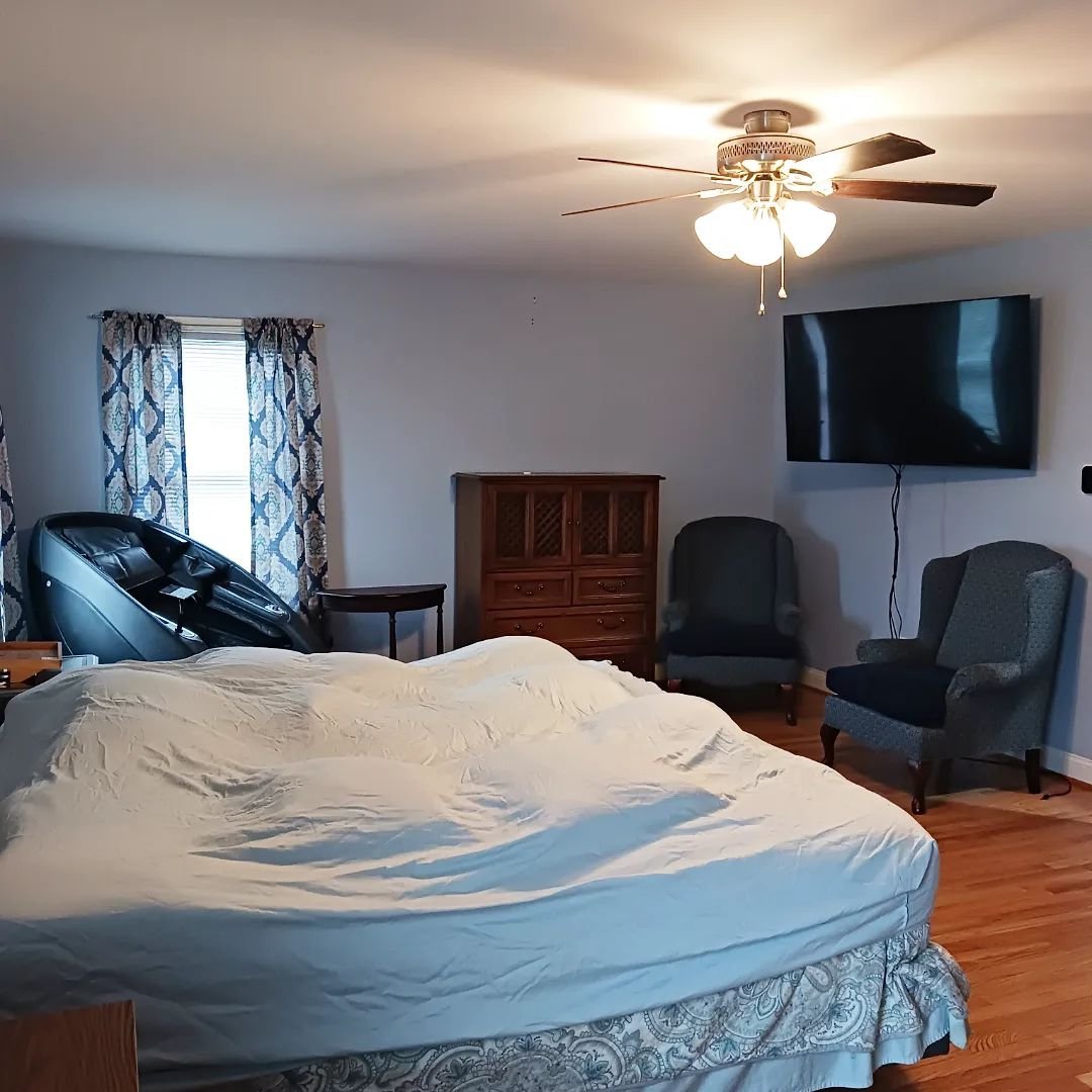 Looking for a calm bedroom color? 🤔💭 If you like the blue toned colors, then check out this recent interior project we completed using Blissful Blue (SW-6527) 💙 with Sherwin-Williams SuperPaint in a satin sheen on the walls. Have a similar project