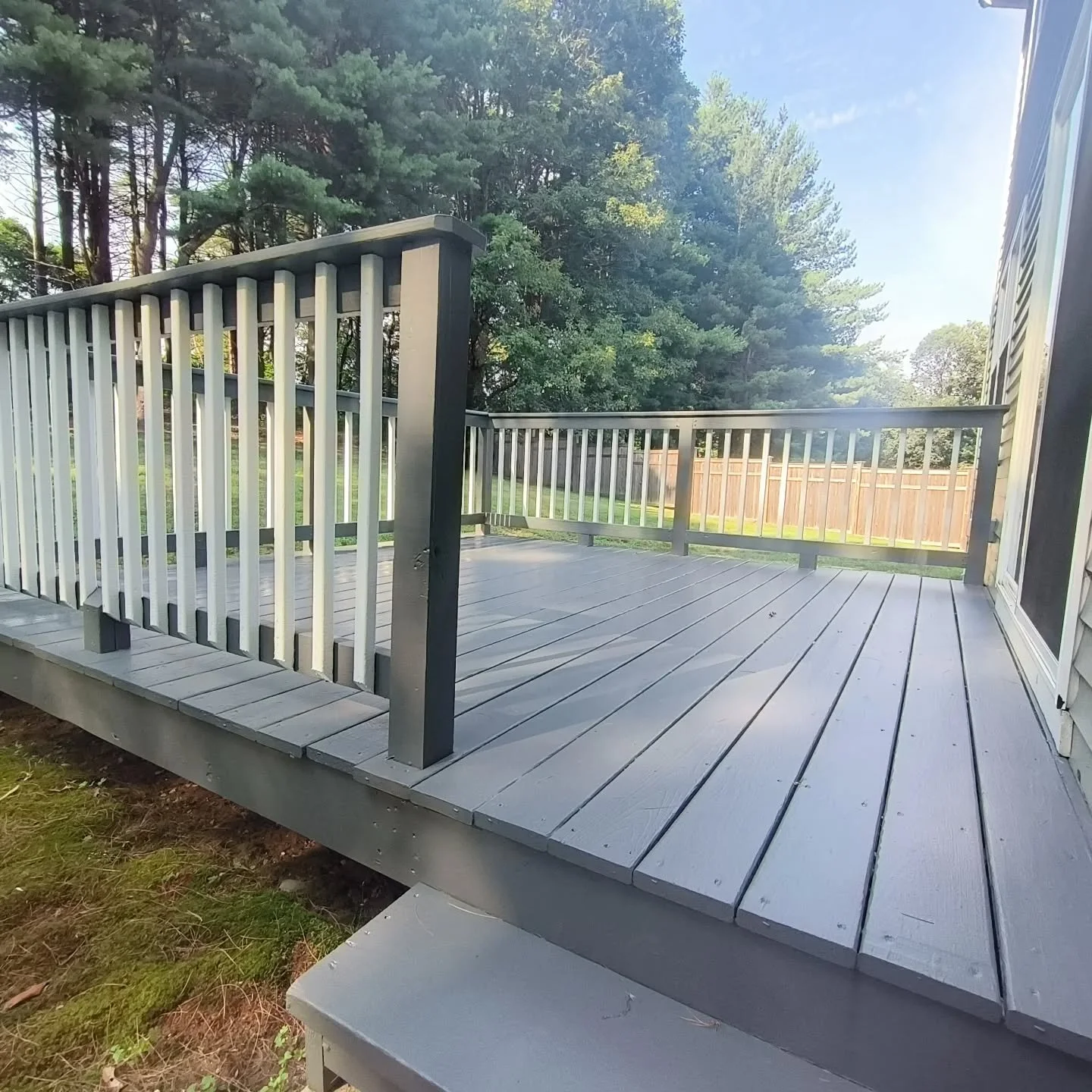 Finished this deck earlier this summer, definitely was in need of some TLC. Color chosen on deck &amp; rails was Grizzly Gray (SW 7068) using Super deck by Sherwin-Williams, Extra White on spindles using Emerald Rain Refresh in a flat sheen. 🤙

#CTp