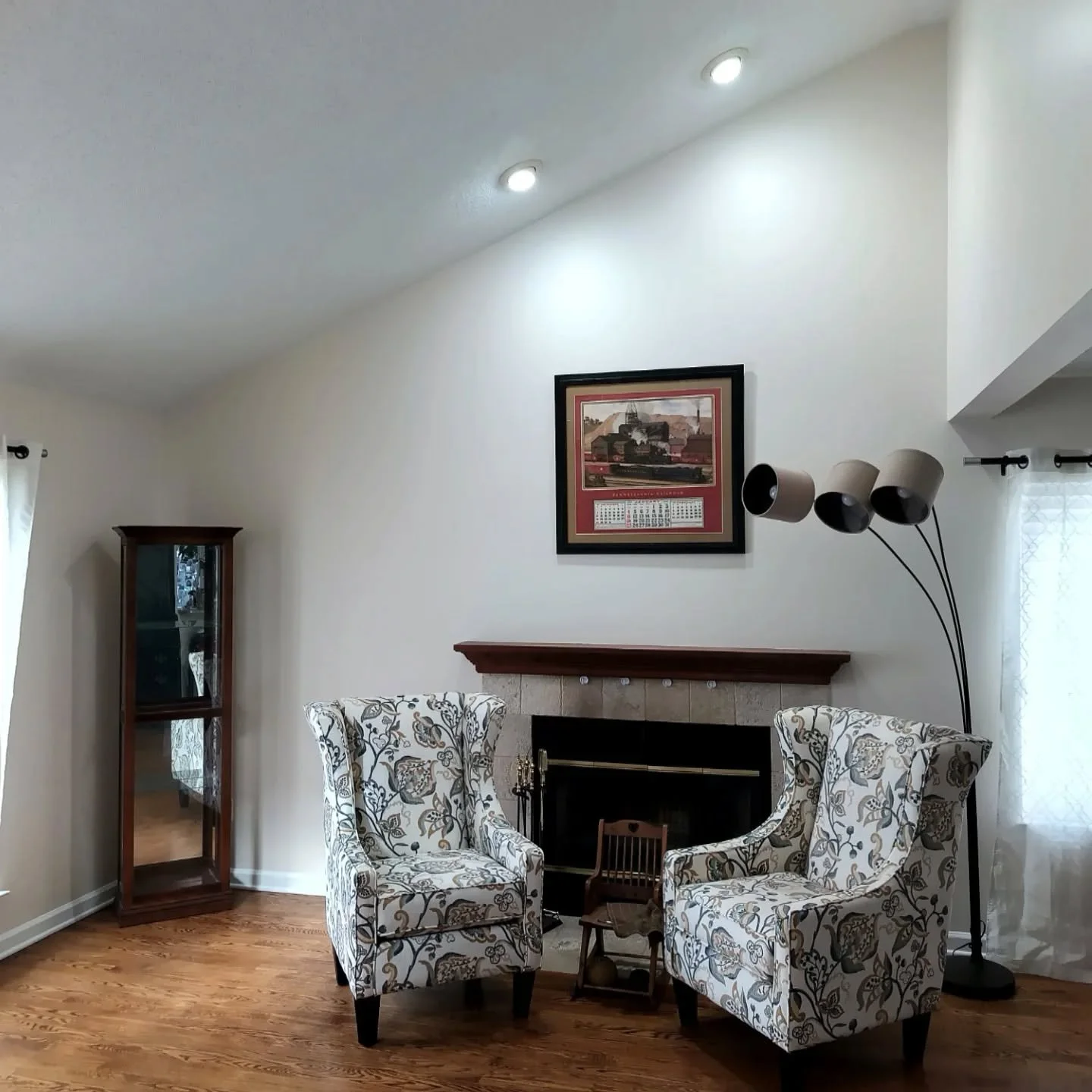 Looking for a soft white toned color? Consider the color Divine White SW-6105, as seen in this interior repaint project we recently completed in Simsbury using Sherwin-Williams SuperPaint in a satin sheen. It's a great color to brighten up darker spa