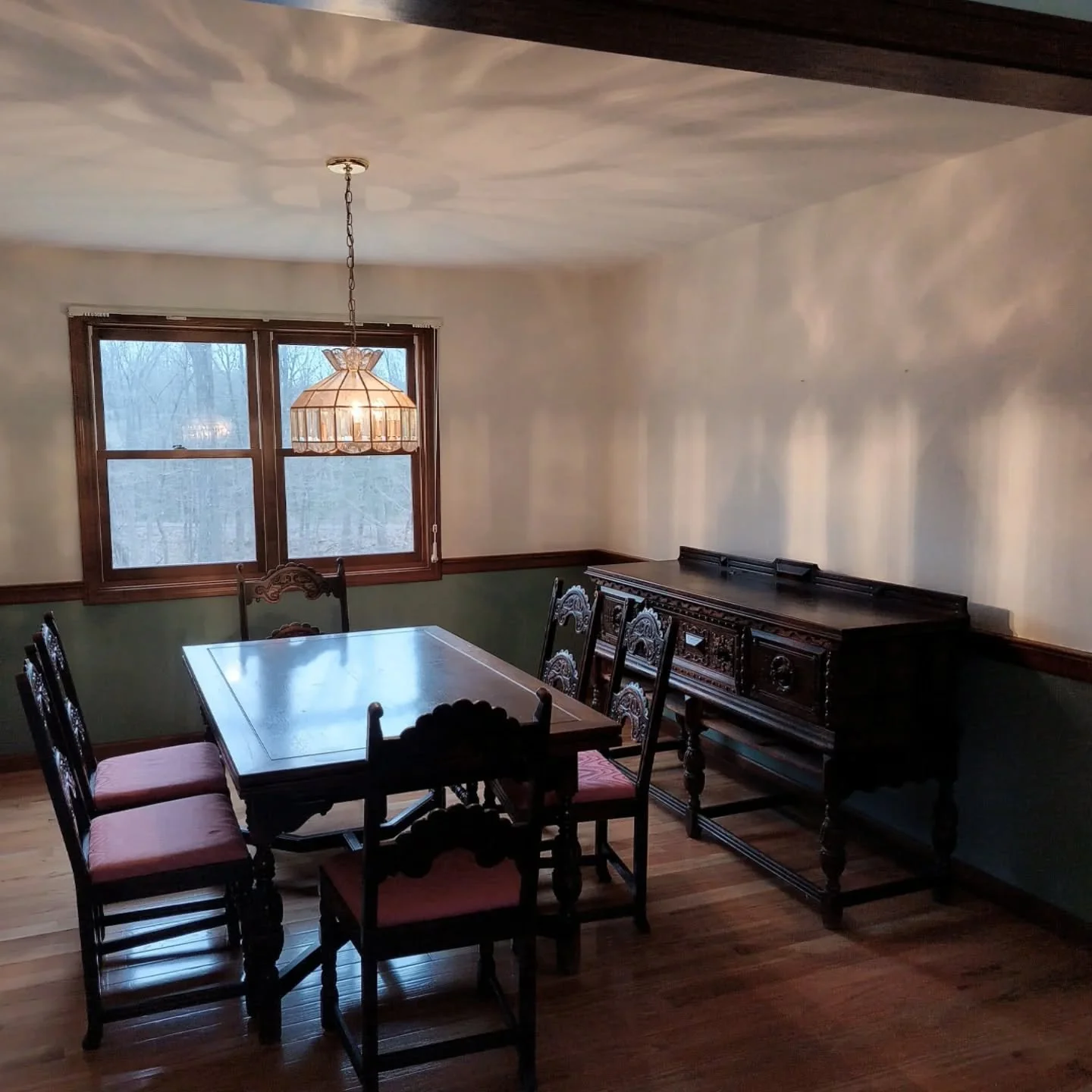 Check out this recently completed ceiling popcorn 🍿 + wallpaper removal &amp; repaint project. We used the color Ivory Lace (SW 7013) on main walls &amp; the color Jasper (6216) on lower dining room walls with Sherwin-Williams Emerald paint in a sat