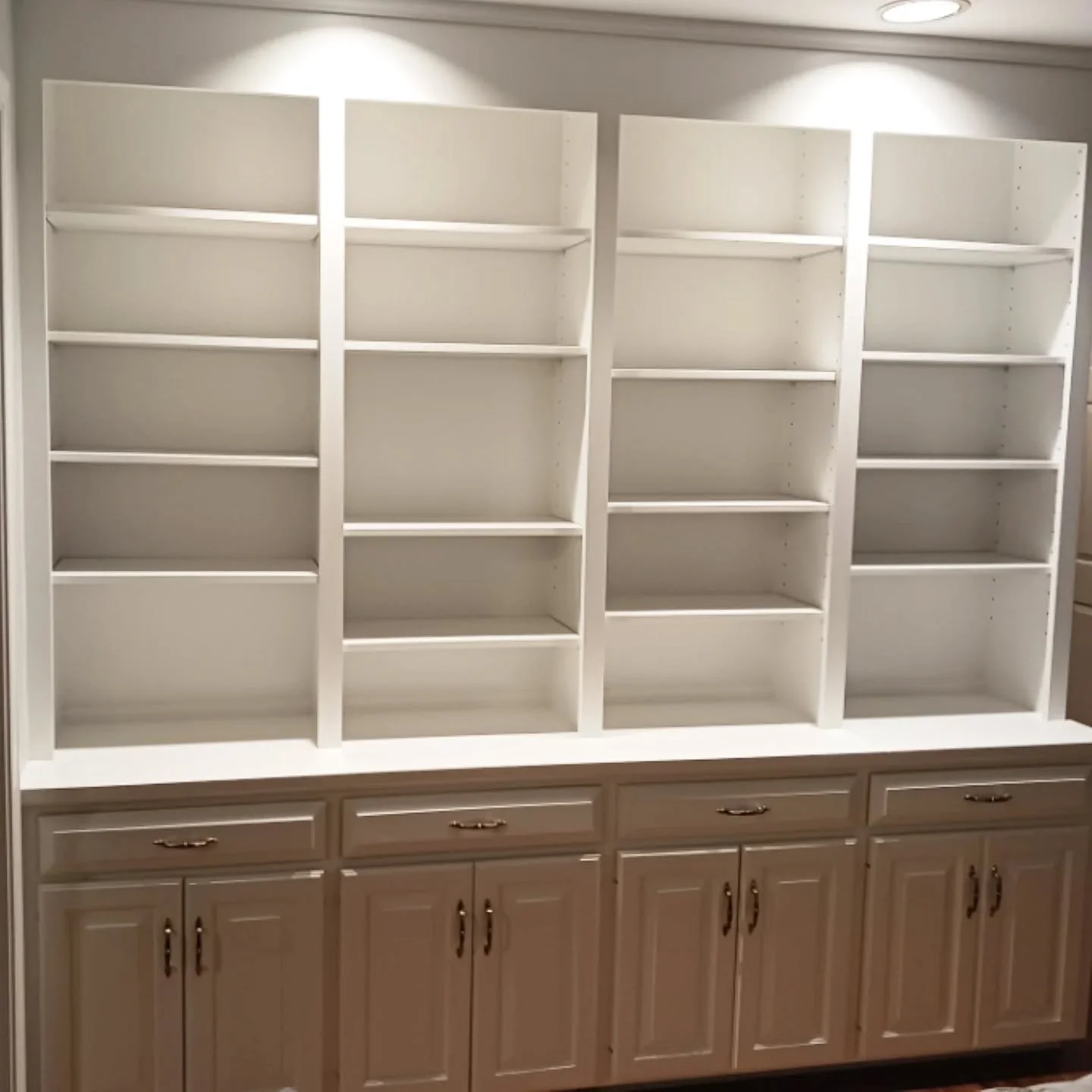 Looking to refresh your built-in bookshelves/cabinets this year? Check out these built-in repaint we did a few months back. We used Sherwin-Williams Emerald Urethane Trim Enamel, High Hide White in a semi-gloss sheen. ✨

#Connecticutpainters #CTpaint