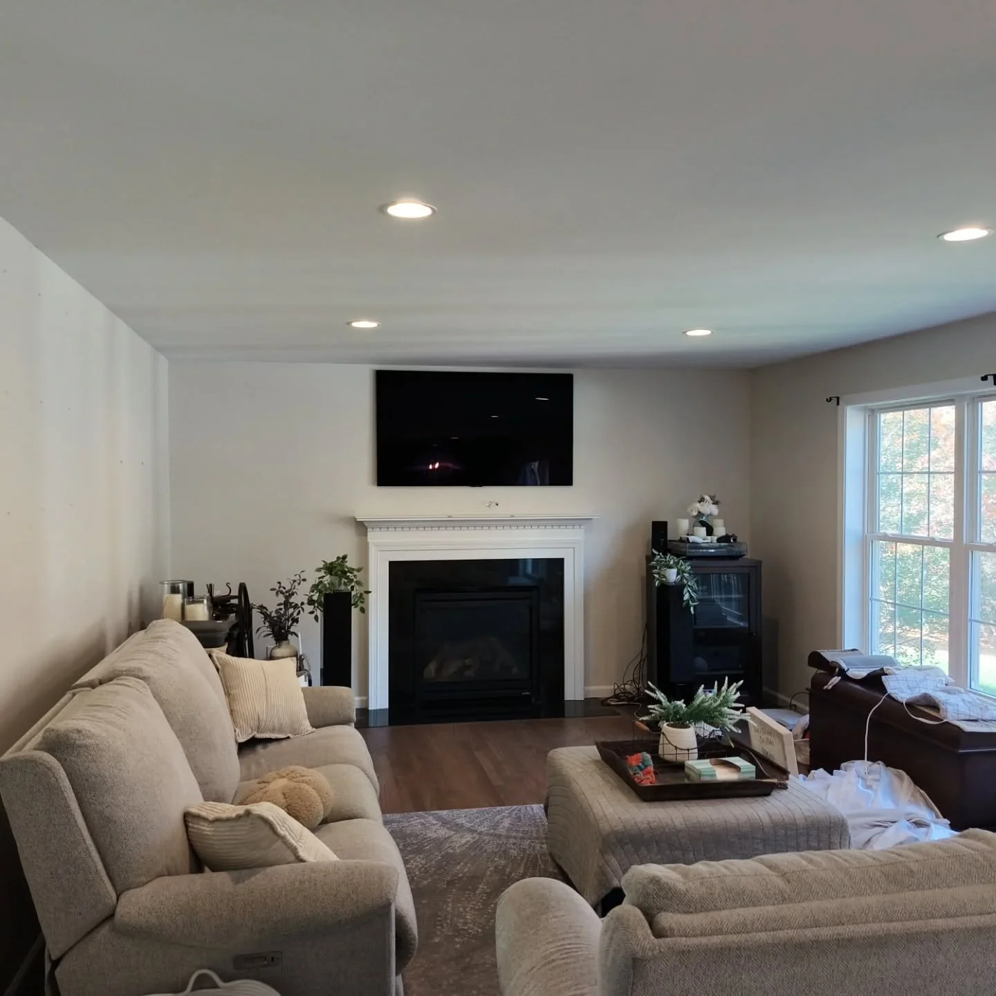 ✨ Recently brightened up this living / dinning room walls trim &amp; door. Used the color Aesthetic White ( SW 7035) with Regal Select paint in an eggshell finish on walls &amp; non tinted white with  Advance paint in a semi-gloss finish. Paint by Be