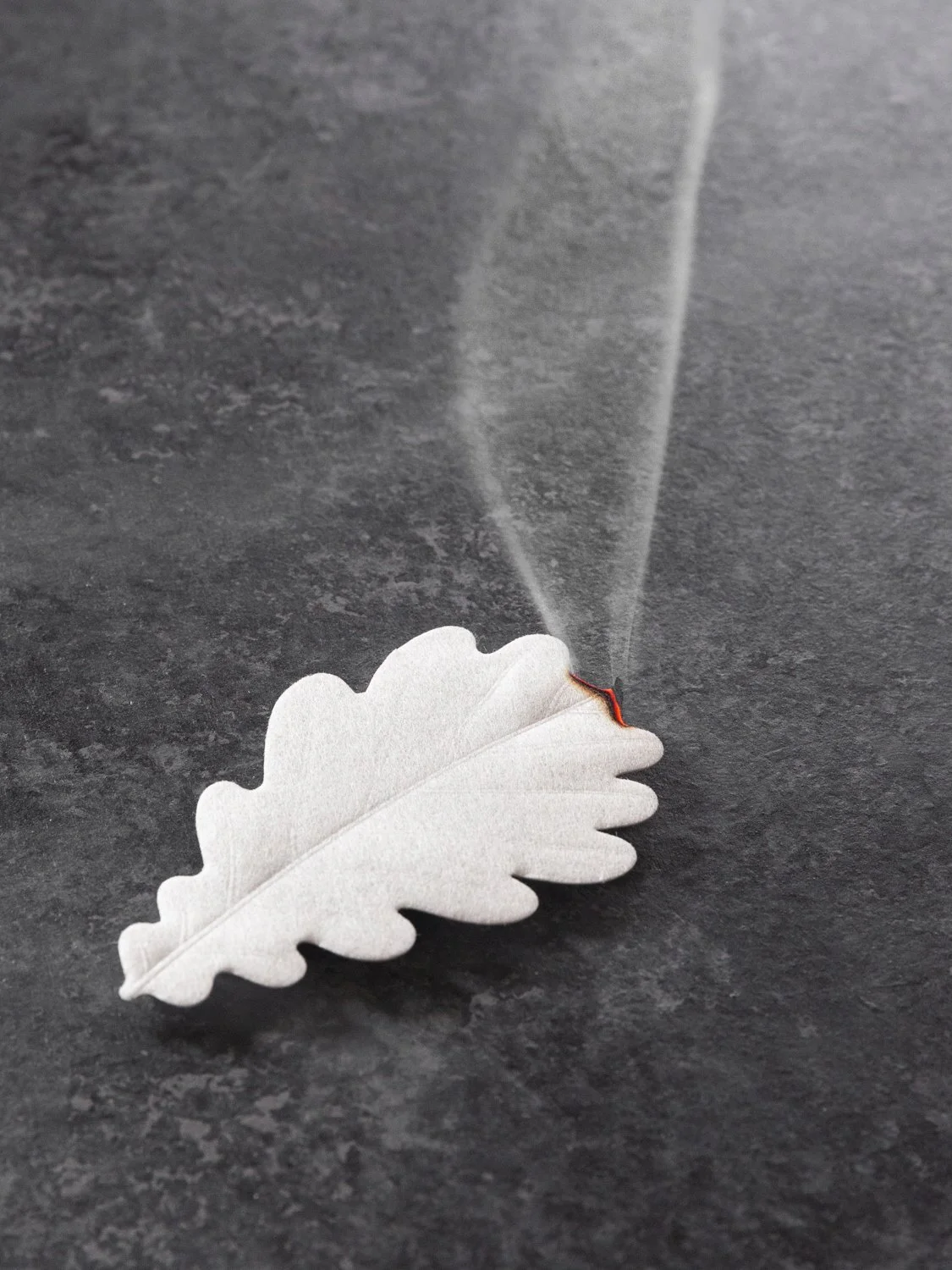 HA KO Single Paper Incense Leaves in White — FIG+YARROW