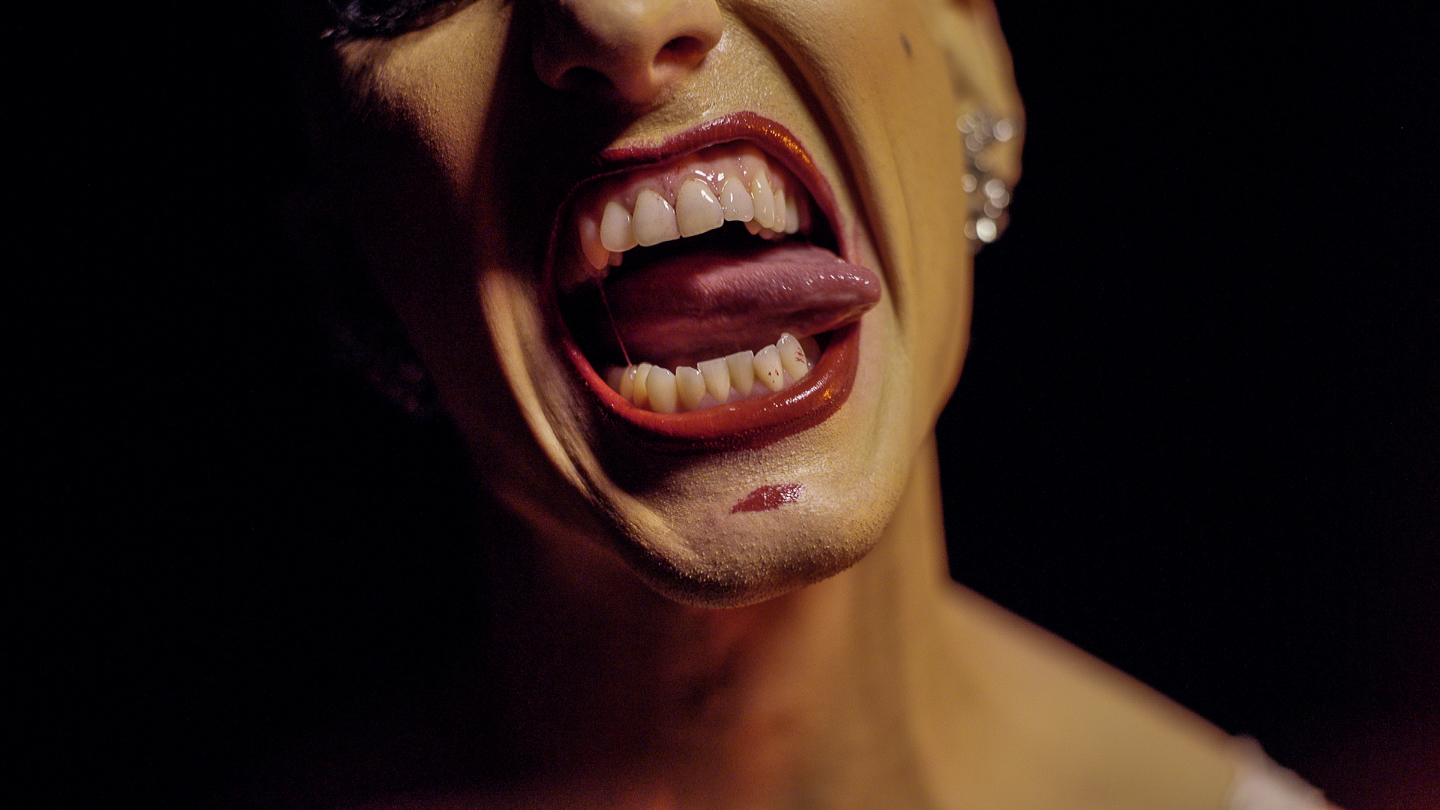AHS_HOTEL_FRAMES_022.jpg