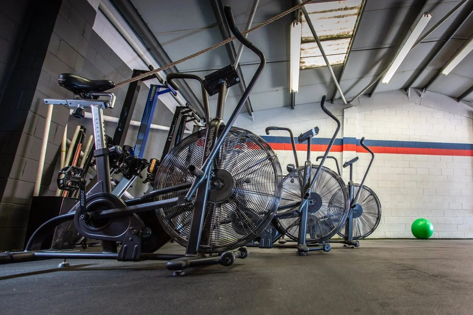 Pros and Cons of a Personal Trainer in Bristol: Is Hiring a Personal Trainer for You?