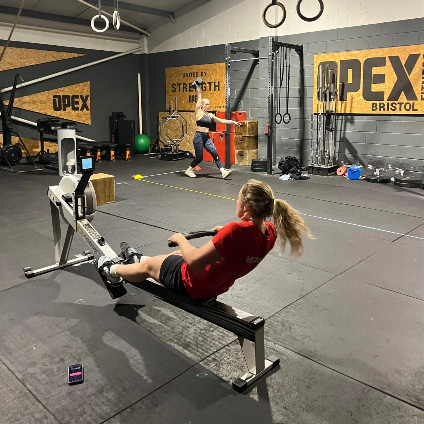 One rows, one lunges&hellip; both getting it done strong ✅