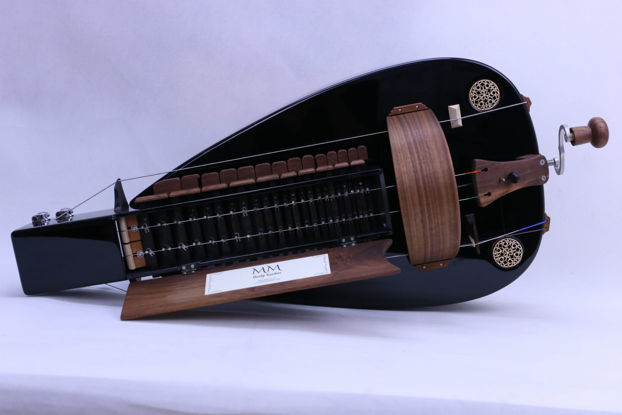 Aplo hurdy-gurdy Ancestore MM Instruments 1.jpg