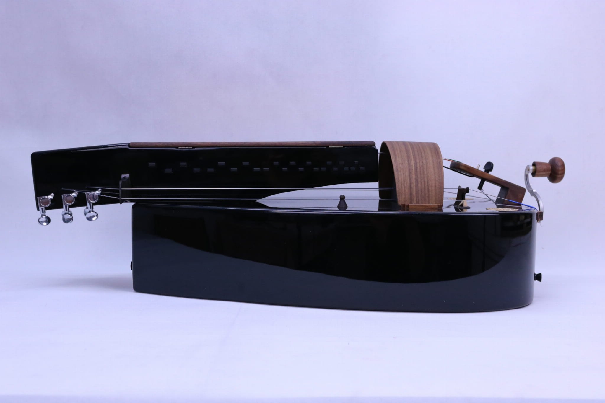 Aplo hurdy-gurdy Ancestore MM Instruments 4.jpg