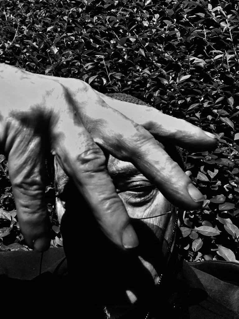 selfie-hand-eye.jpg