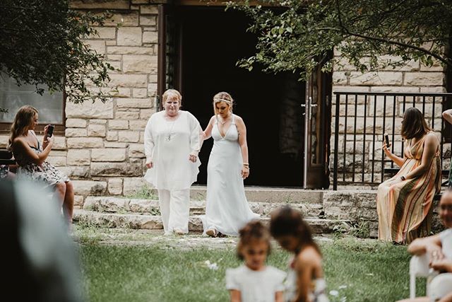 This could be you but you haven't booked yet :) .
.
.
#iowaweddings #outdoorwedding #parkwedding