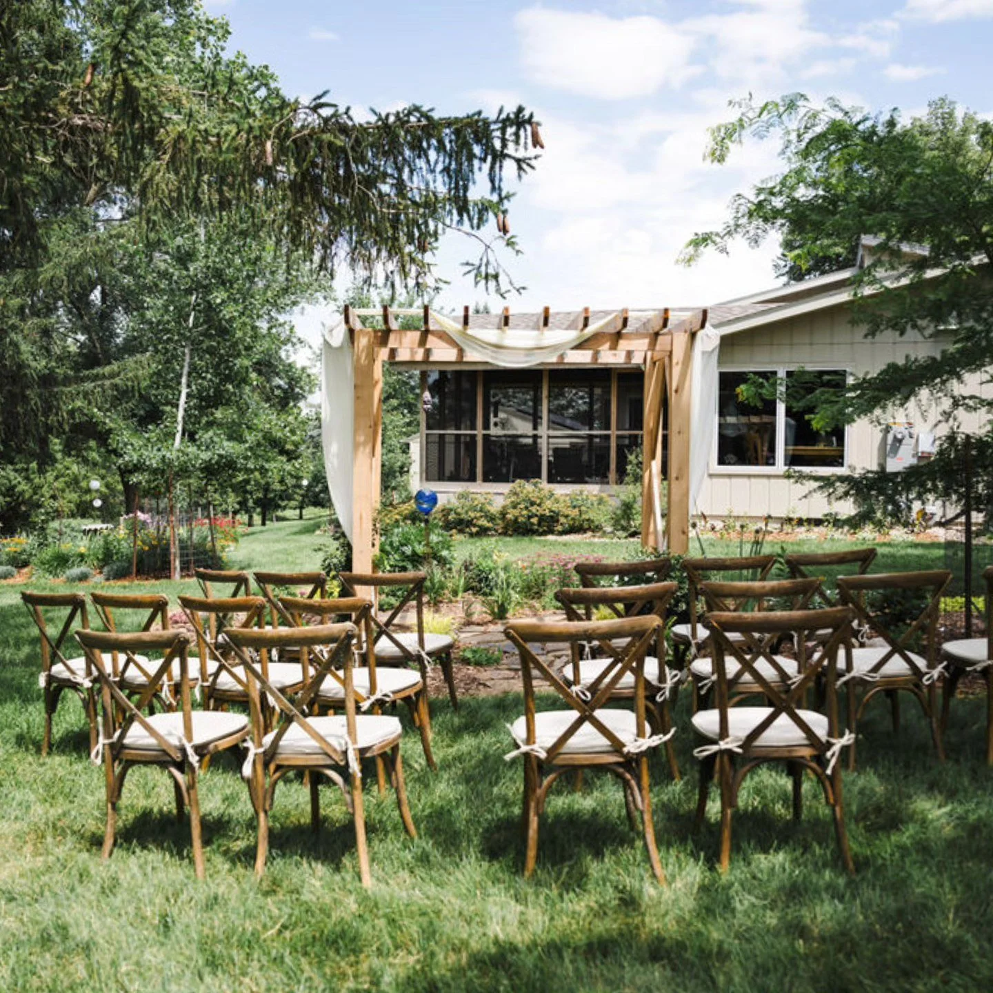 Micro wedding from this season. One of our favorites so far.

Clemensstudio.com 

#weddingphotography #microwedding