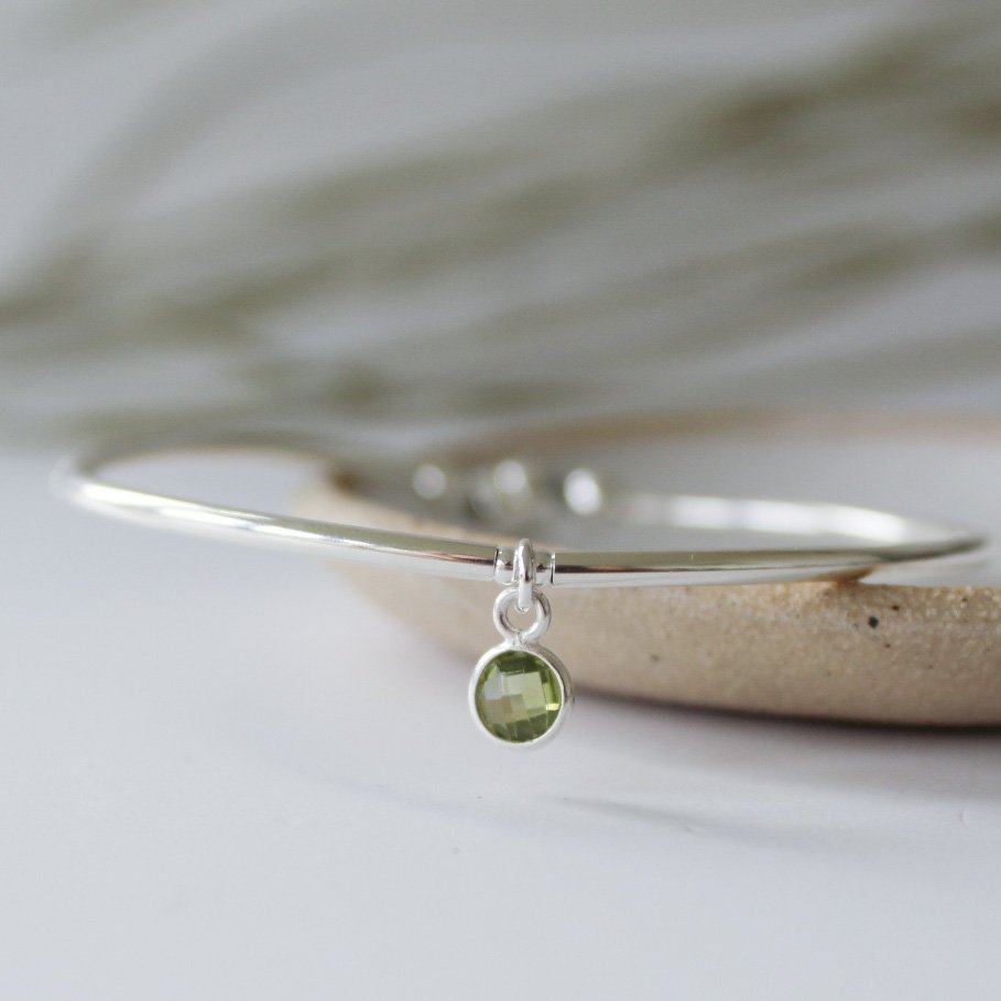 Silver bracelet with Peridot charm