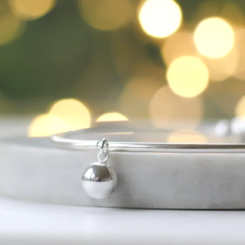 Silver bracelet with dangly ball
