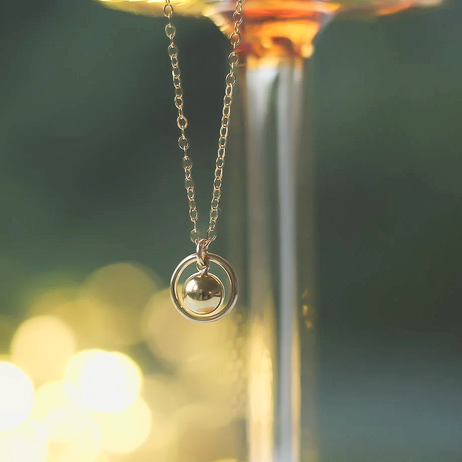 gf+necklace+with+tiny+circle+and+ball.png