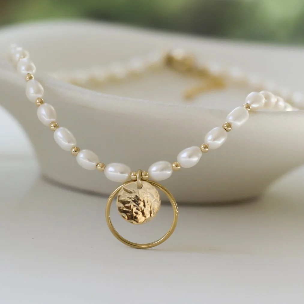 freshwater pearl:gold necklace.JPG