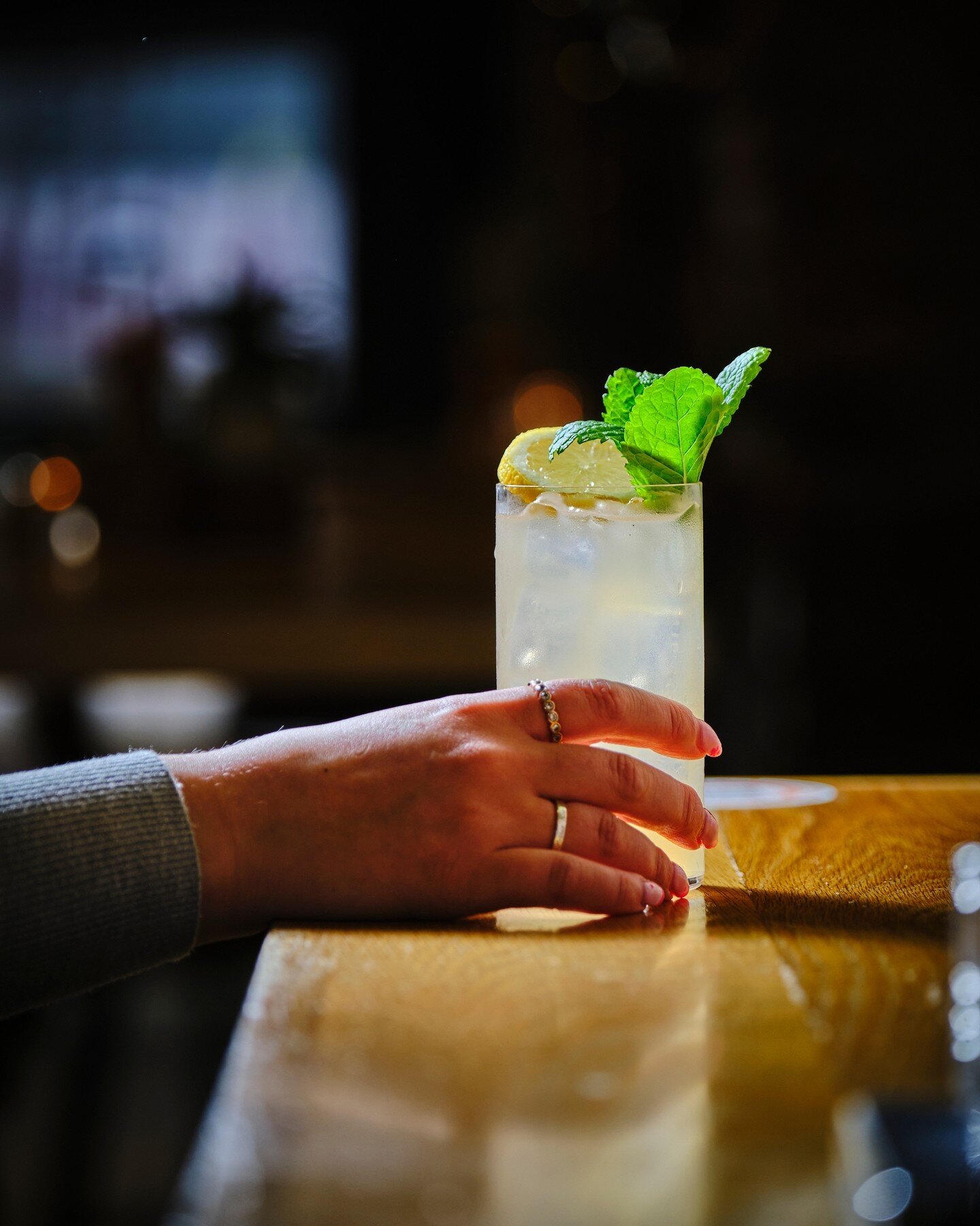 The Hiveball is summer sunshine in a glass, no matter if the weather cooperates 🌞

If you're in Edinburgh this weekend, stop by @montpeliersedinburgh, @tigerlilyedinburgh, @rabble_edinburgh, or @indigoyardedinburgh and treat yourself to this serious